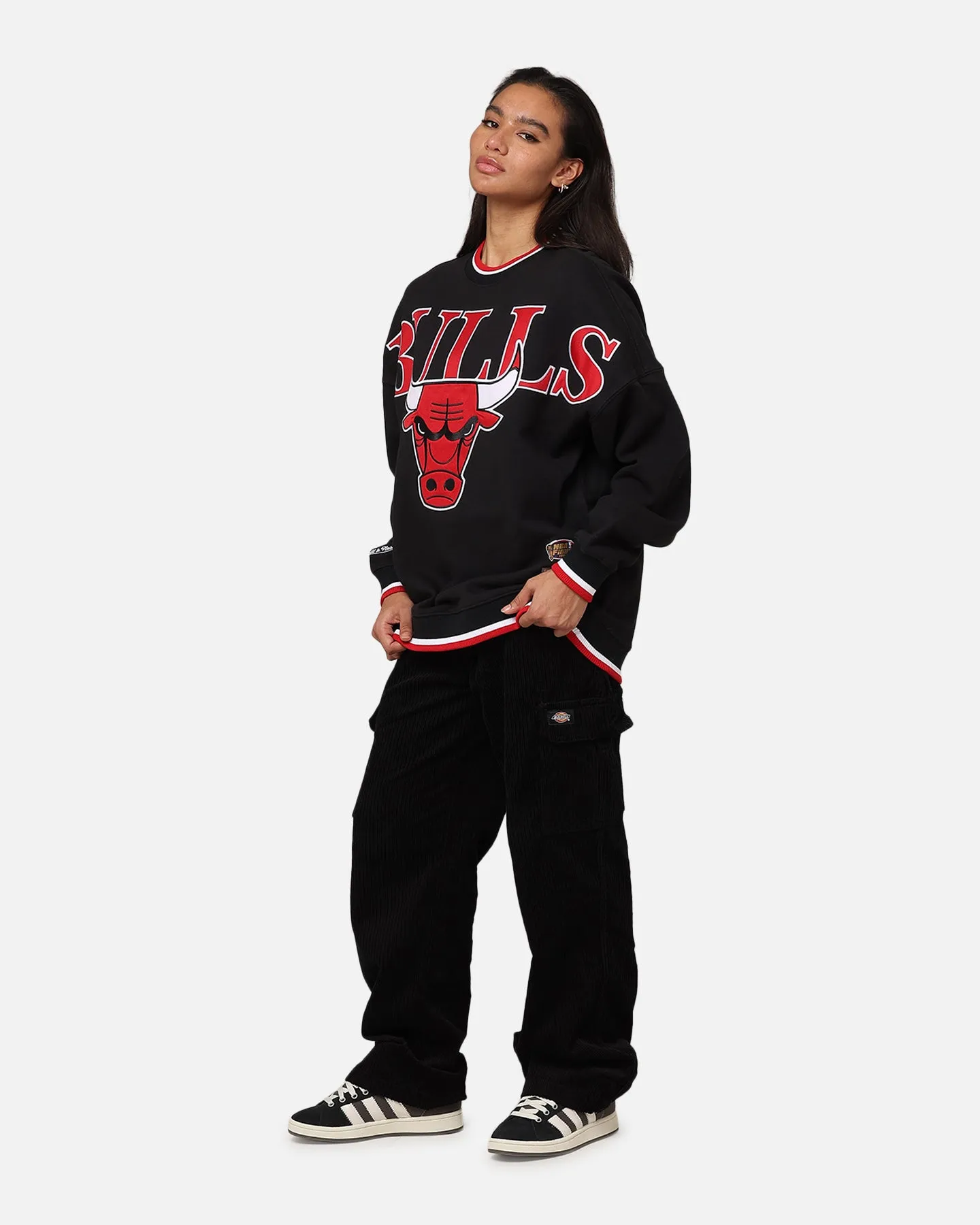 Mitchell & Ness Chicago Bulls Shooting Crewneck Black sold by Culture Kings product image thumbnail 2