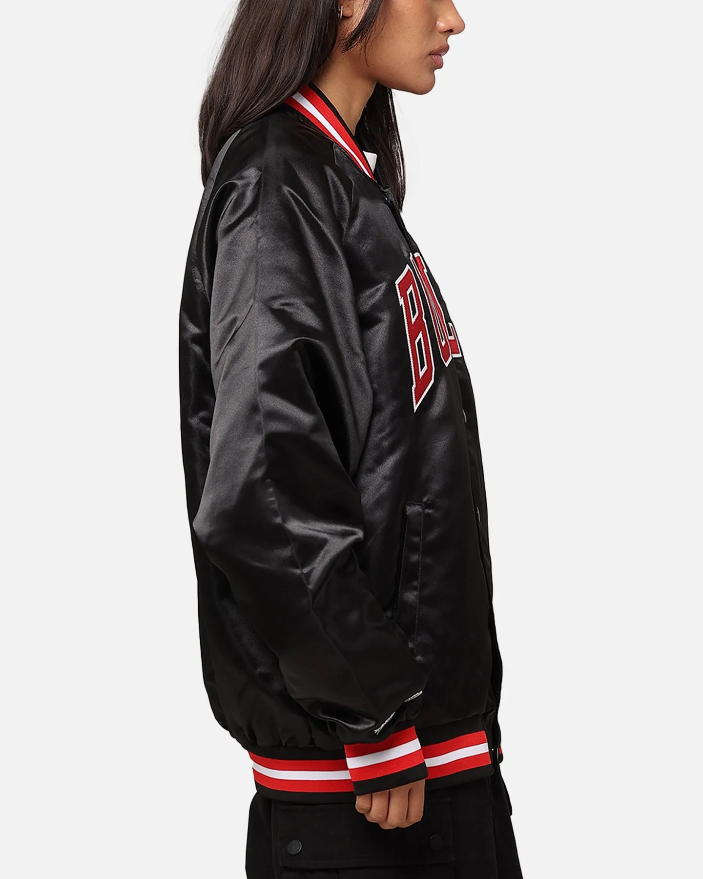 Mitchell & Ness Chicago Bulls Lightweight Satin Jacket Black sold by Culture Kings product image thumbnail 4