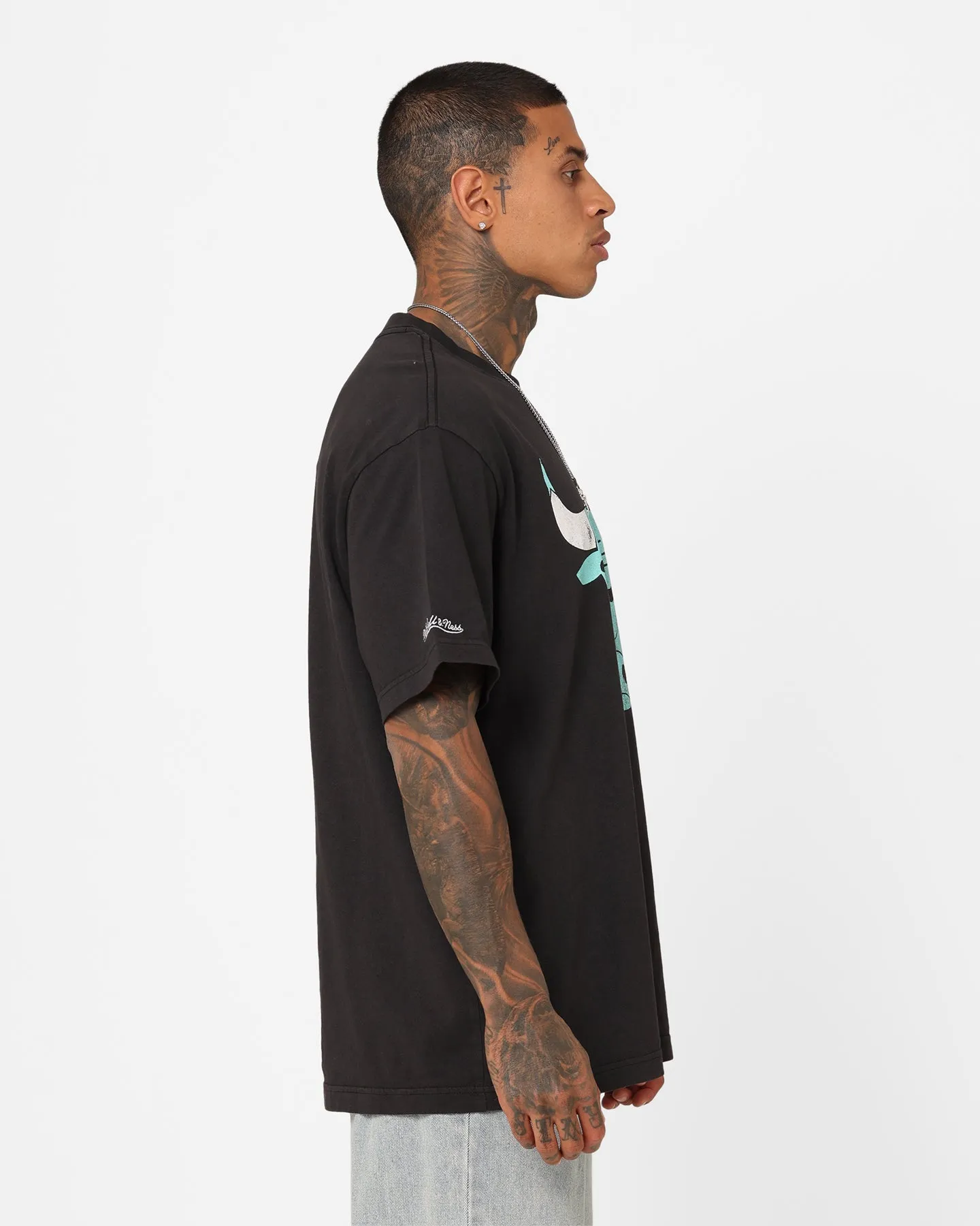 Mitchell & Ness Chicago Bulls Ice Blue Logo T-Shirt Faded Black sold by Culture Kings product image thumbnail 5