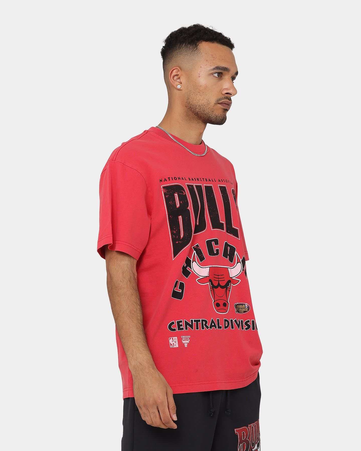 Mitchell & Ness Chicago Bulls Division Arch T-Shirt Faded Red sold by Culture Kings product image thumbnail 5