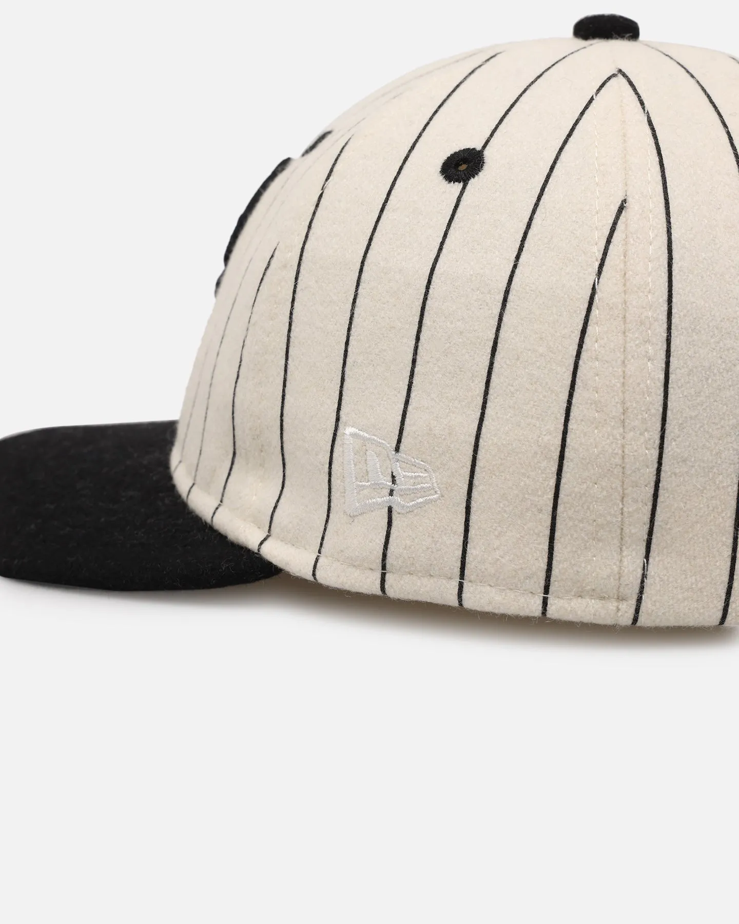 New Era Chicago Bulls 9FIFTY Retro Crown Strapback Off White/Black sold by Culture Kings product image thumbnail 2