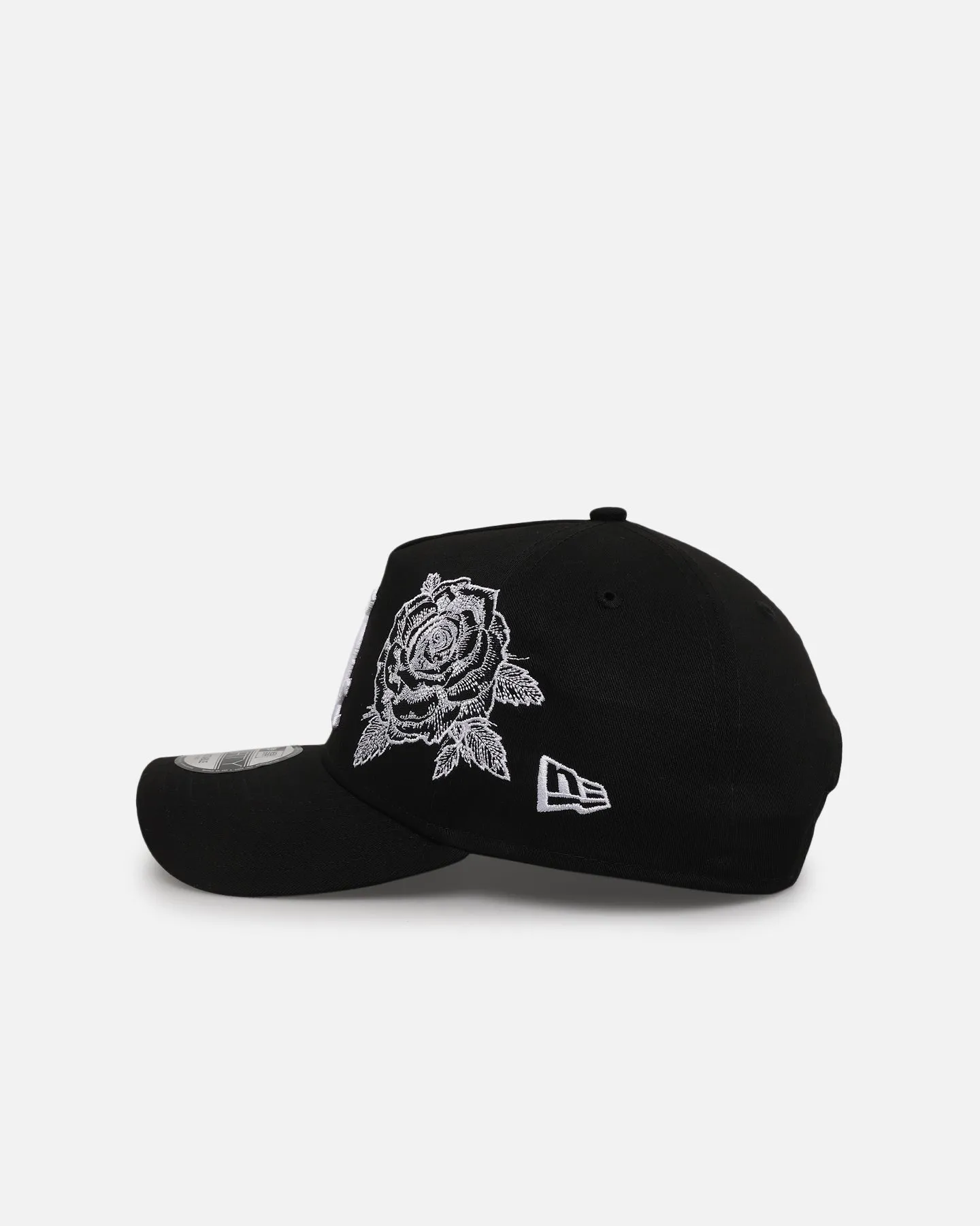 New Era Chicago White Sox 'Ornate Rose' 9FORTY A-Frame Snapback Black/White sold by Culture Kings product image thumbnail 4