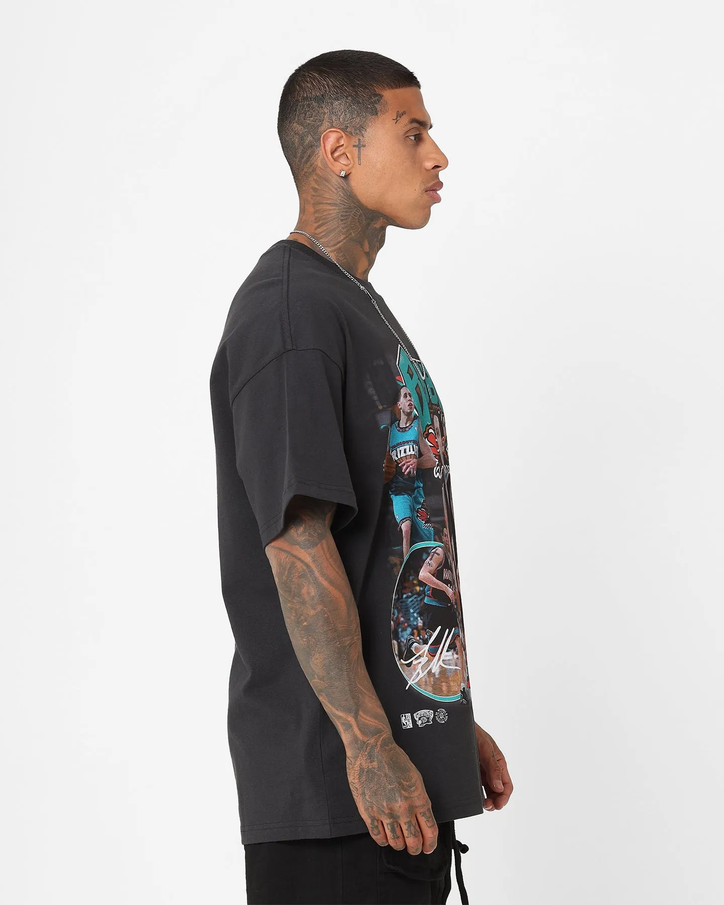 Mitchell & Ness Vancouver Grizzlies Mike Bibby Photo T-Shirt Faded Black sold by Culture Kings product image thumbnail 5