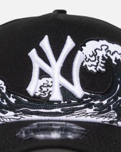 New Era New York Yankees "Wave" 9FORTY A-Frame Snapback Black/White sold by Culture Kings