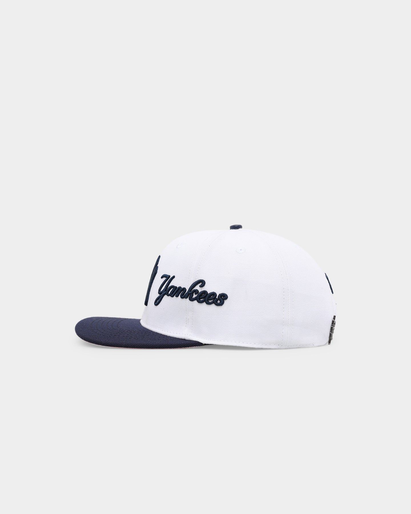 Pro Standard New York Yankees Roses Snapback White sold by Culture Kings product image thumbnail 4