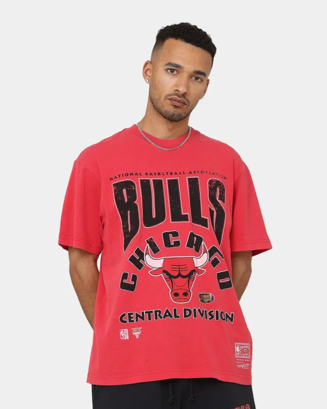 Mitchell & Ness Chicago Bulls Division Arch T-Shirt Faded Red sold by Culture Kings
