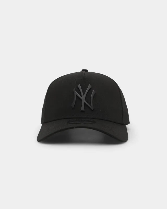 New Era New York Yankees 'Metal Badge' 9FORTY A-Frame Snapback Black/Black sold by Culture Kings