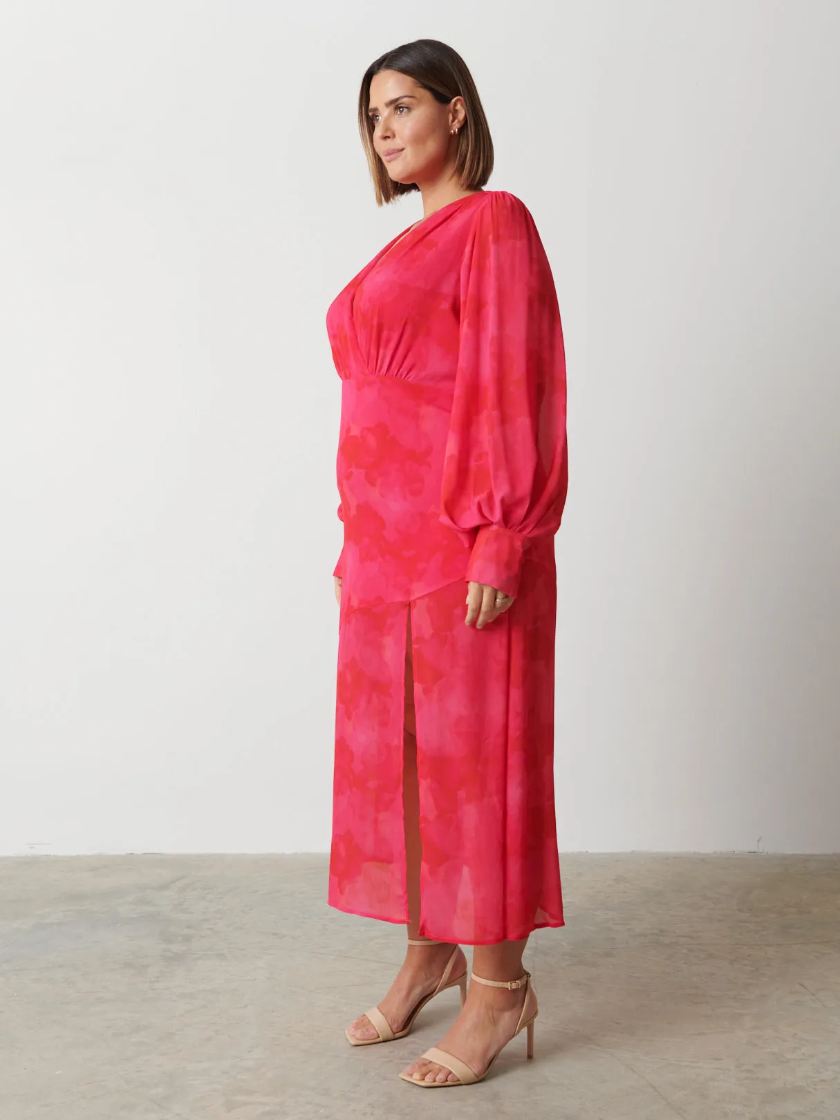 Lilianna Backless Balloon Sleeve Printed Dress Curve - Pink and Red Watercolour sold by Pretty Lavish product image thumbnail 5