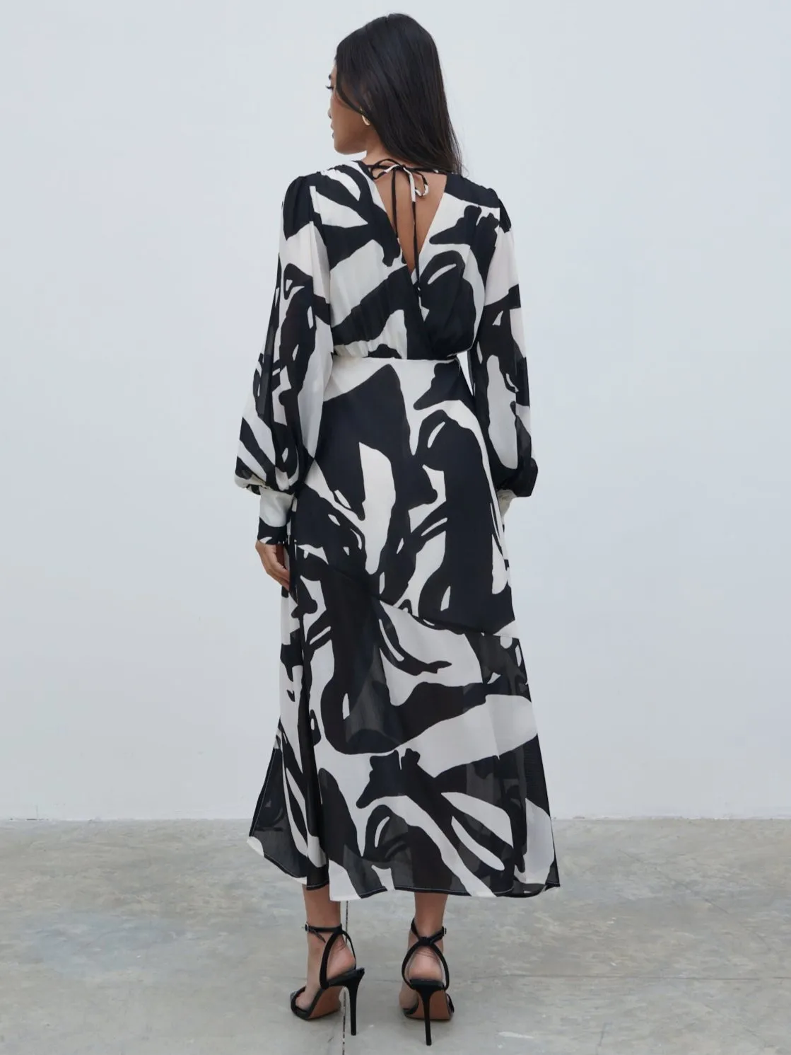 Lilianna Balloon Sleeve Printed Dress - Monochrome Abstract sold by Pretty Lavish product image thumbnail 4