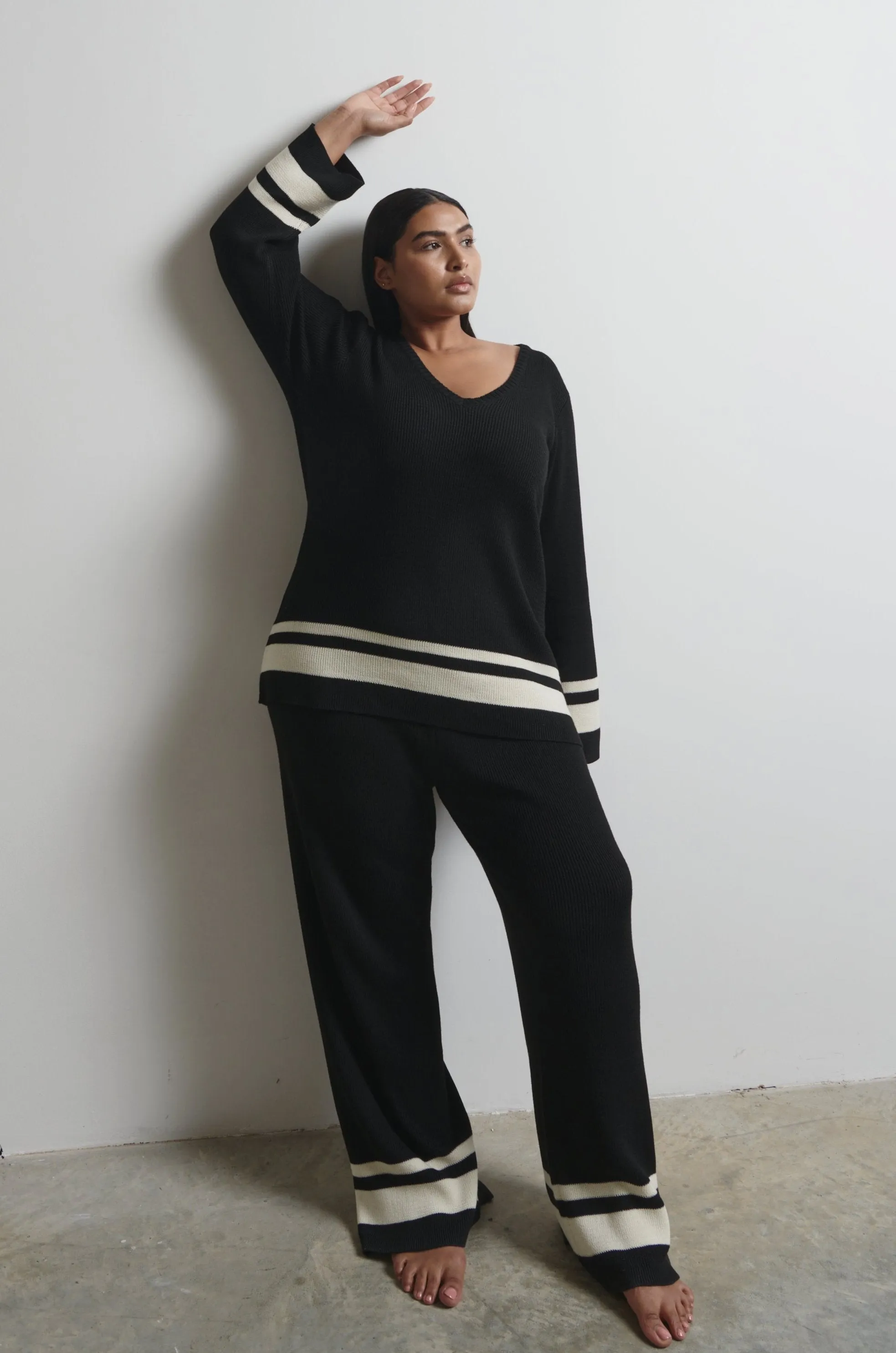 Cassie V Neck Contrast Knit Jumper Curve - Black and Cream sold by Pretty Lavish product image thumbnail 2