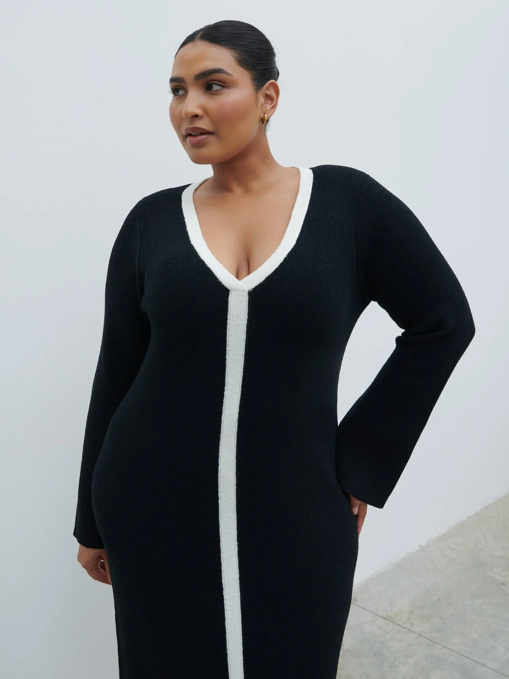 Ailey Contrast Seam Knit Midaxi Dress Curve - Black and Cream sold by Pretty Lavish product image thumbnail 5