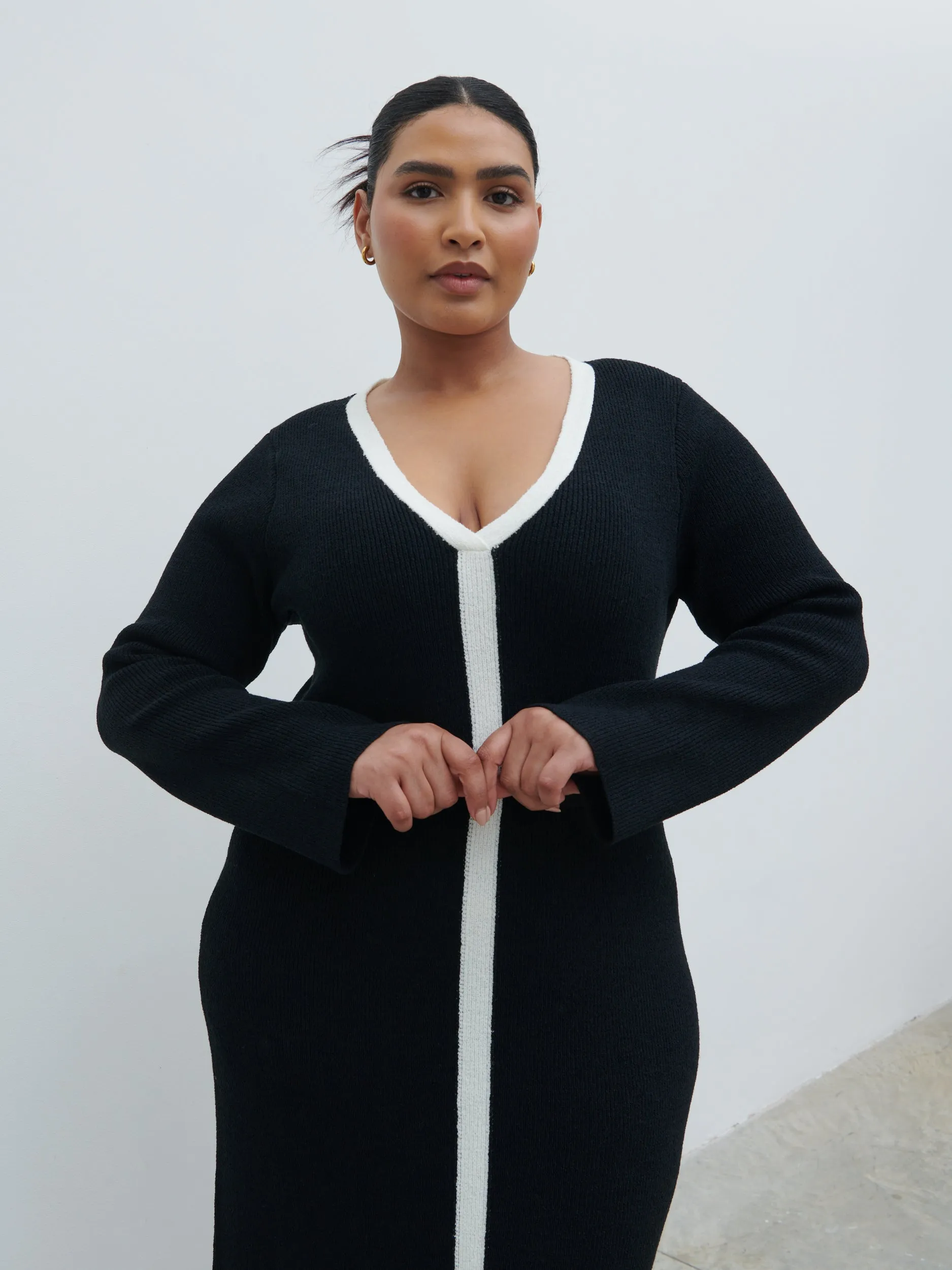 Ailey Contrast Seam Knit Midaxi Dress Curve - Black and Cream sold by Pretty Lavish product image thumbnail 2