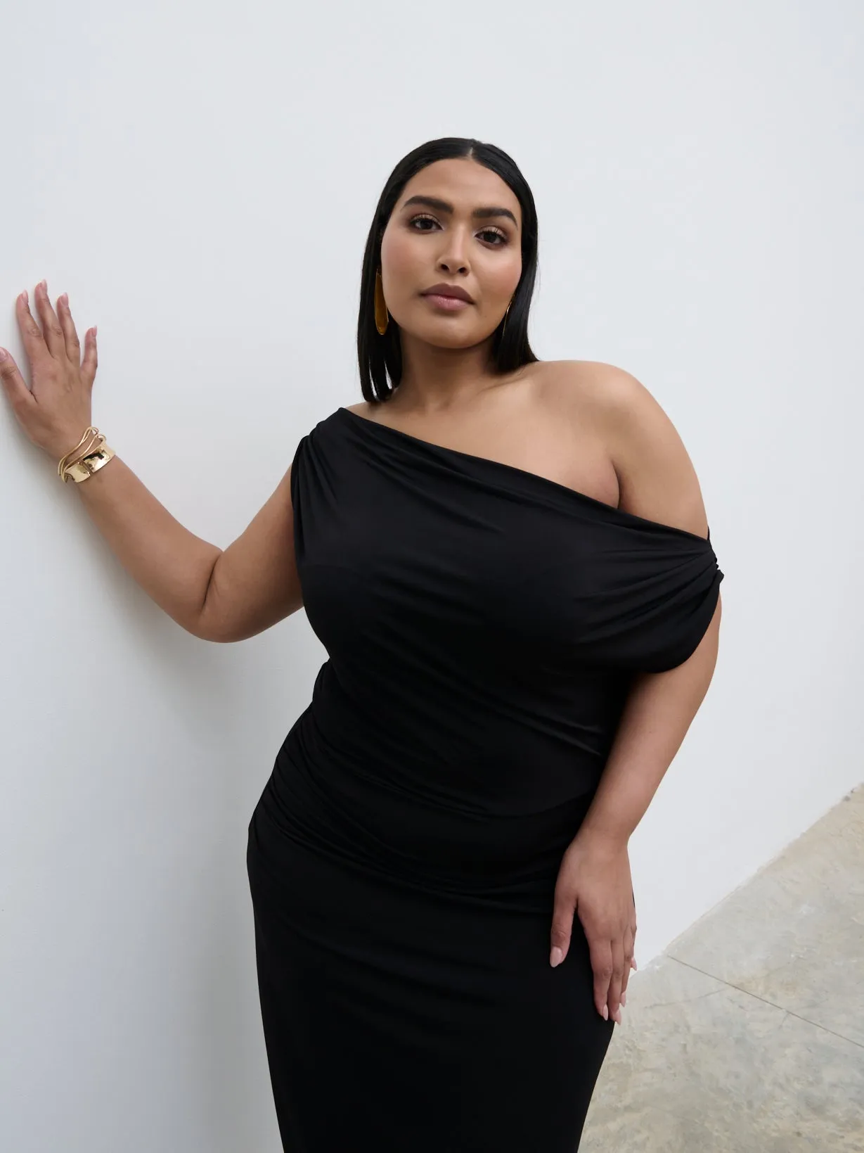 Janece Asymmetric Jersey Dress Curve - Black sold by Pretty Lavish