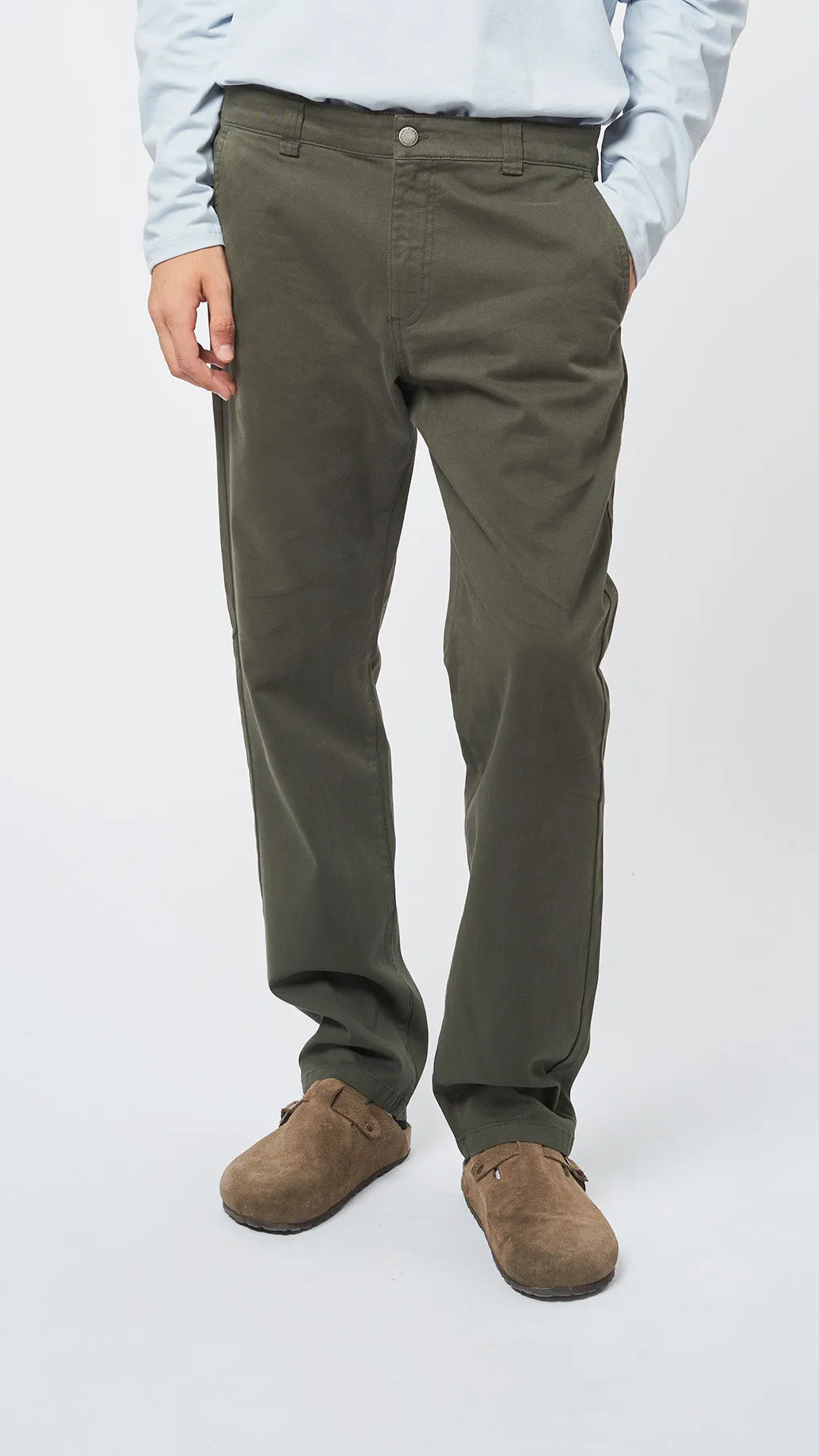 PANTALÓN CHINO SWIFT DARK KHAKI sold by Blue Banana