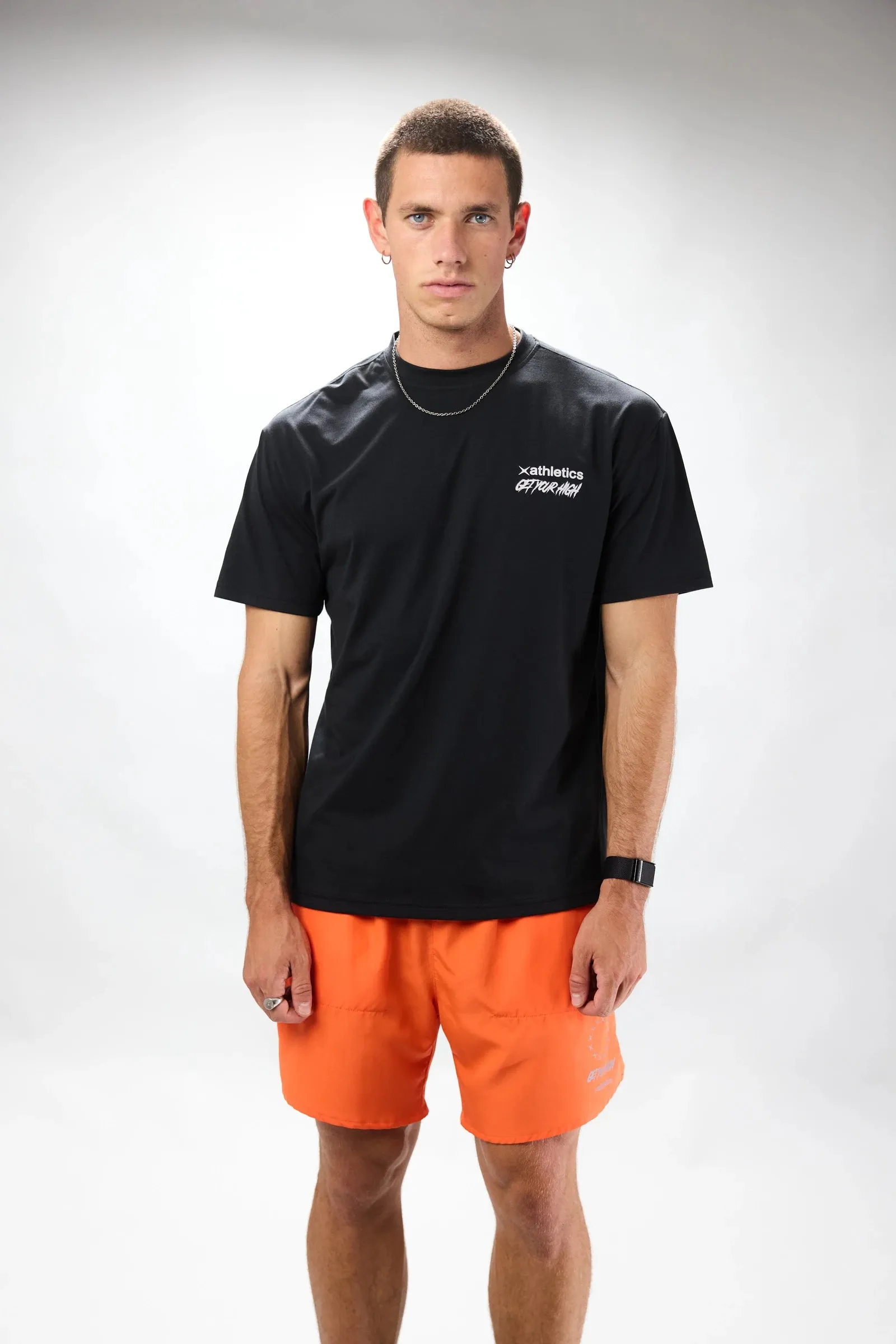 PACK CAMISETA GRAPHIC NEGRA + PANTALÓN CORTO TRAIN NEGRO + CALCETINES GRADIENT DARK GREY sold by Blue Banana product image thumbnail 2