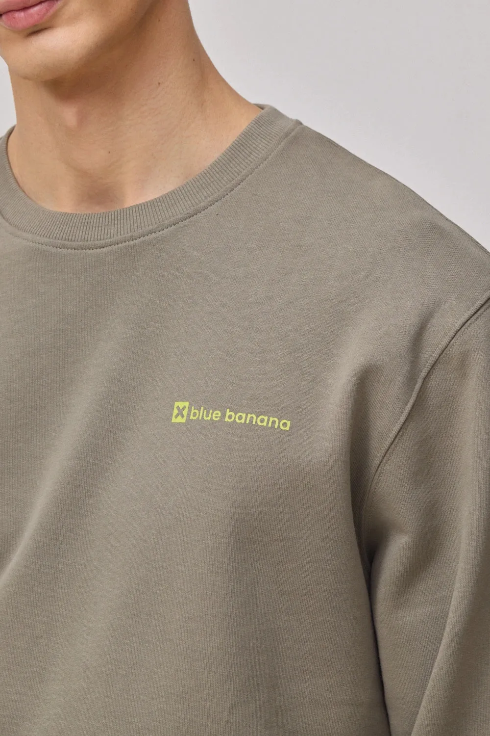 SUDADERA GRAVITY OLIVE GREEN sold by Blue Banana product image thumbnail 3