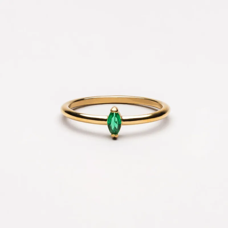 Dainty Emerald Ring made by Atolea