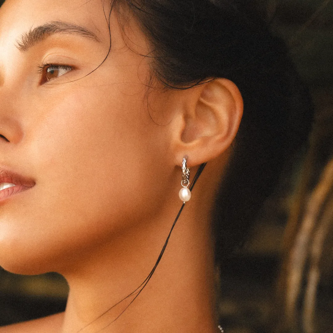 Hammered Pearl Hoop Earrings sold by Atolea product image thumbnail 4