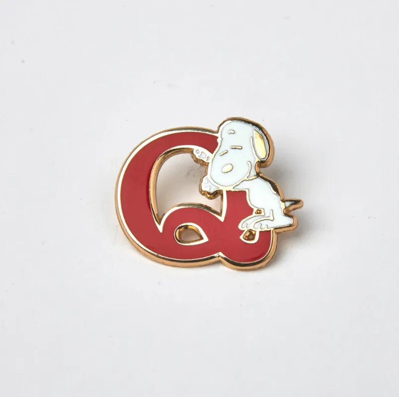 PEANUTS Q ALPHABET ENAMEL PIN made by TSPTR