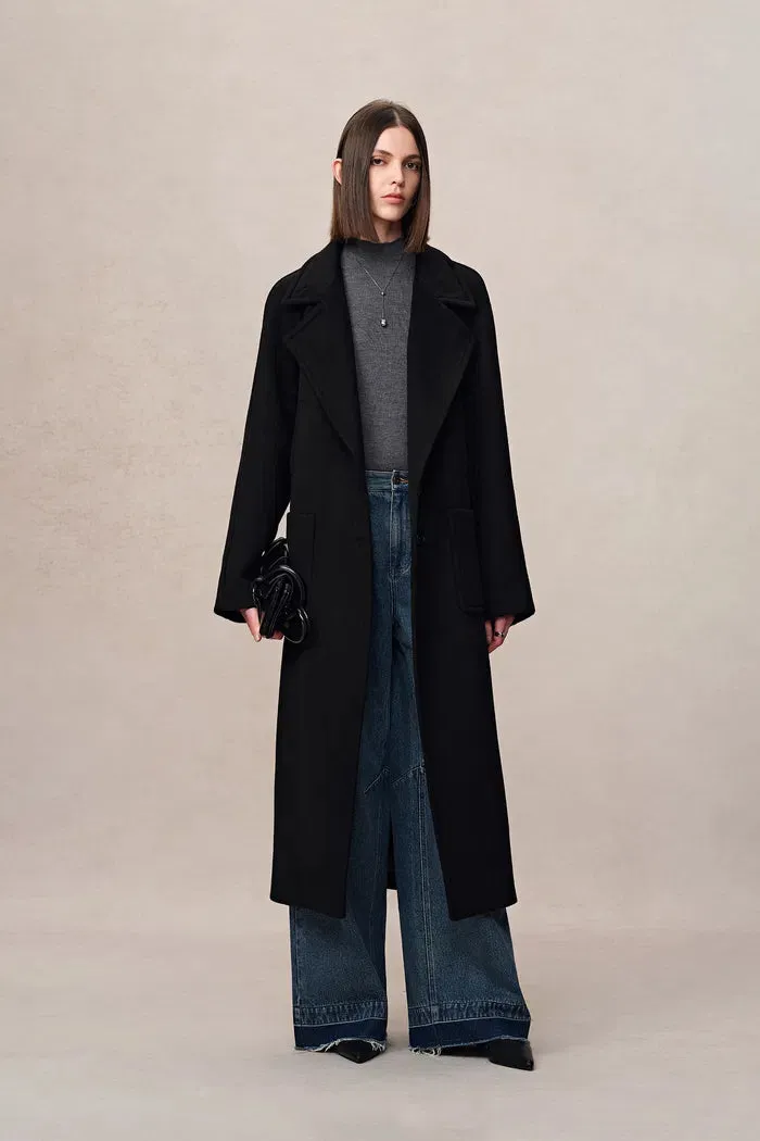 Rond Black Maxi Lapel Long Coat in Merino Cashmere Blend sold by Fabrique product image thumbnail 3