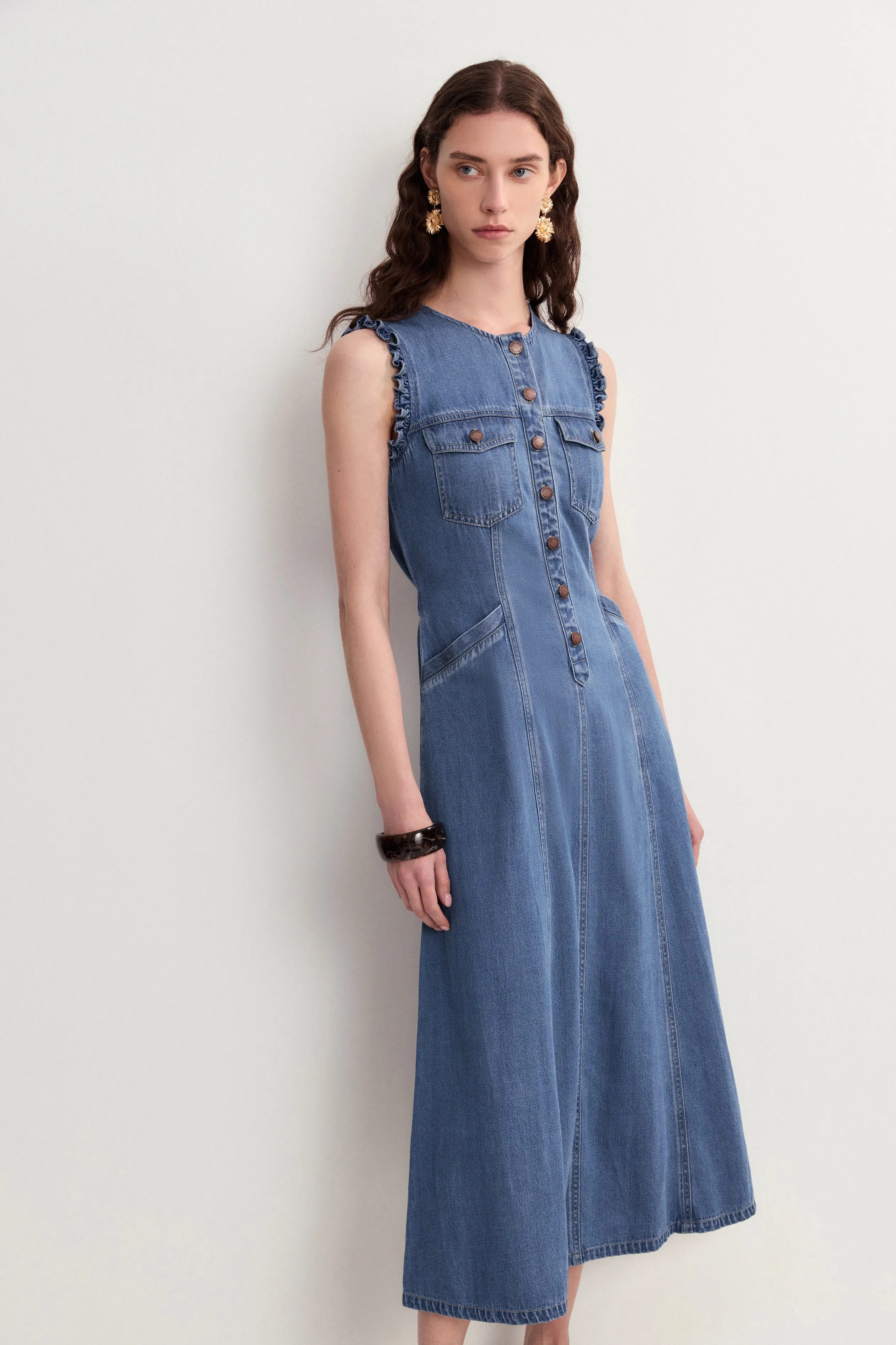 Amelia Scallop Buttoned Cinched Midi Dress in Cotton Linen Denim sold by Fabrique product image thumbnail 5