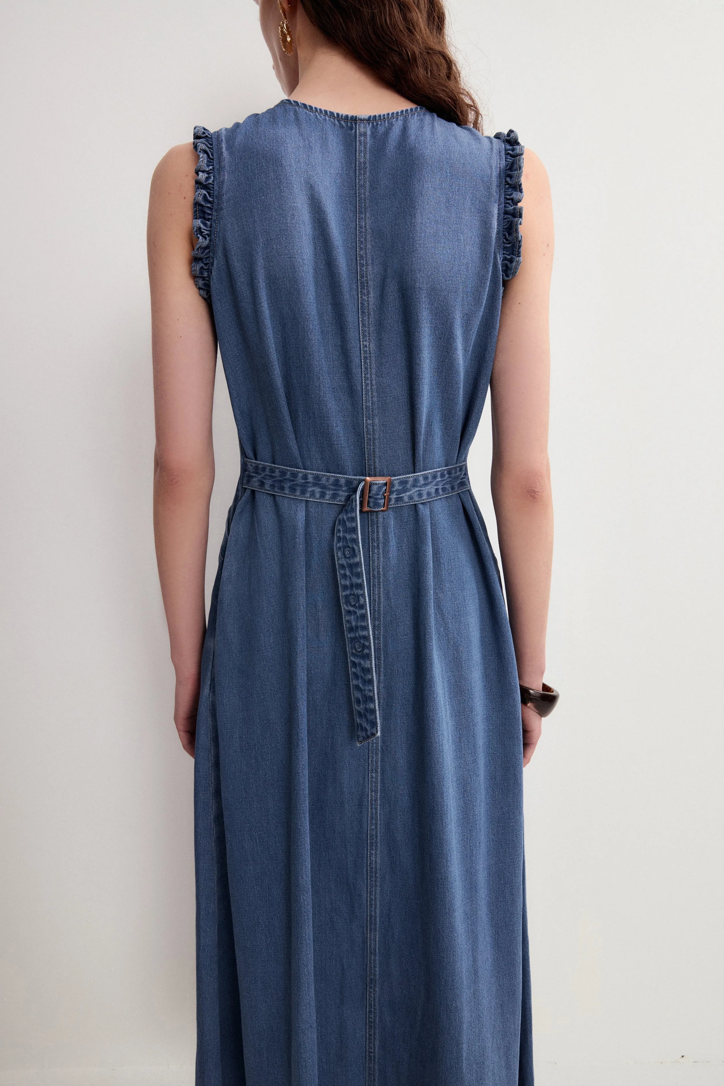 Amelia Scallop Buttoned Cinched Midi Dress in Cotton Linen Denim sold by Fabrique product image thumbnail 2