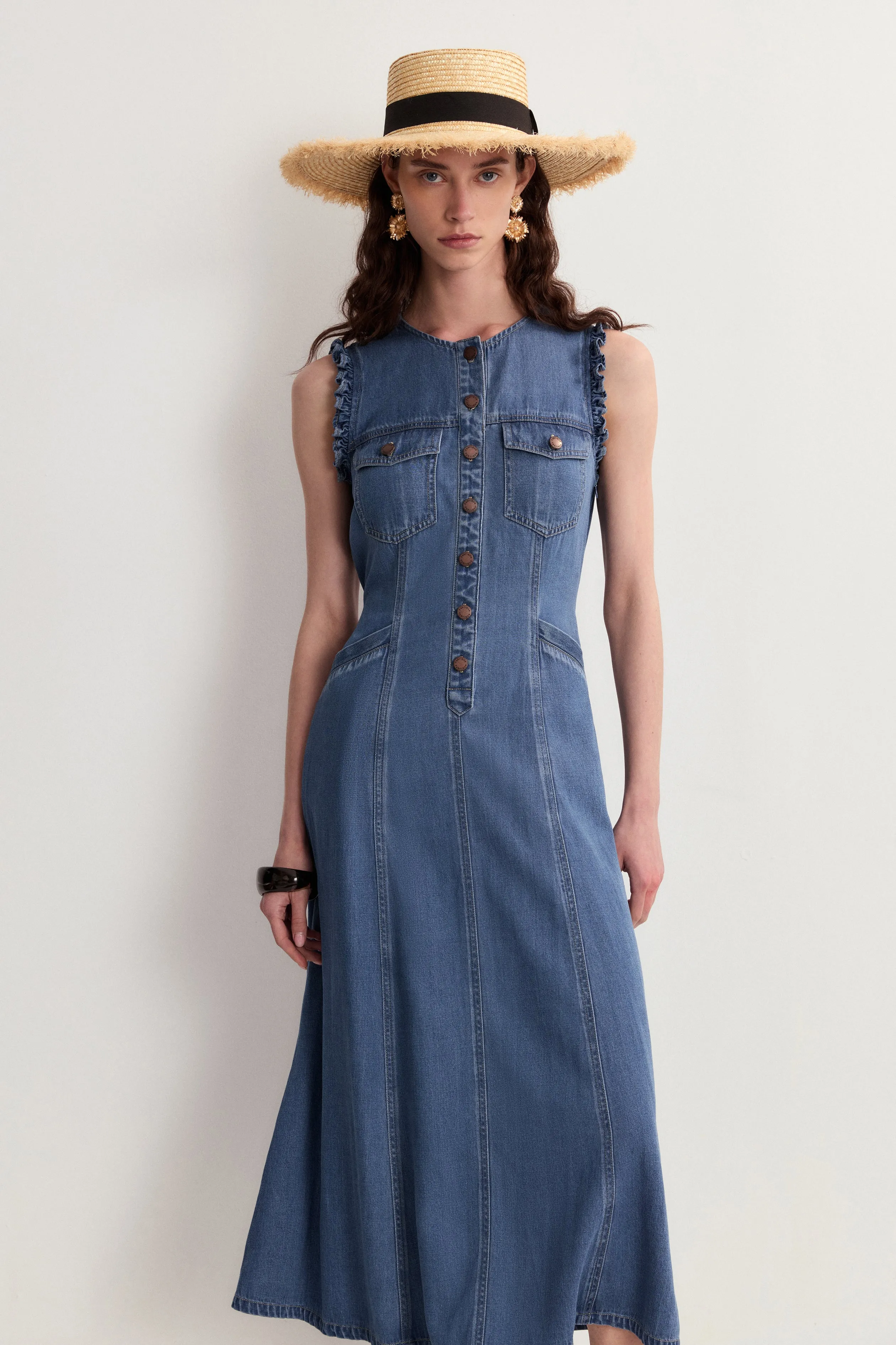 Amelia Scallop Buttoned Cinched Midi Dress in Cotton Linen Denim sold by Fabrique product image thumbnail 4