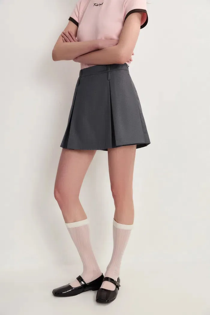 Emily Wren Pleated Mid Rise Skort in Fine Twill sold by Fabrique product image thumbnail 3