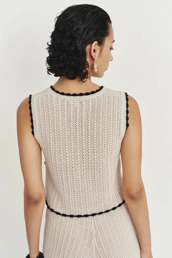 Gea Hand Embroidered Daisy Applique Crochet Shorts in Cotton-Linen Blend sold by Fabrique product image thumbnail 2