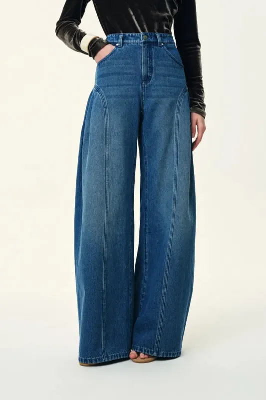Manon Seams Soft Barrel Leg Jeans in in Cotton Denim sold by Fabrique