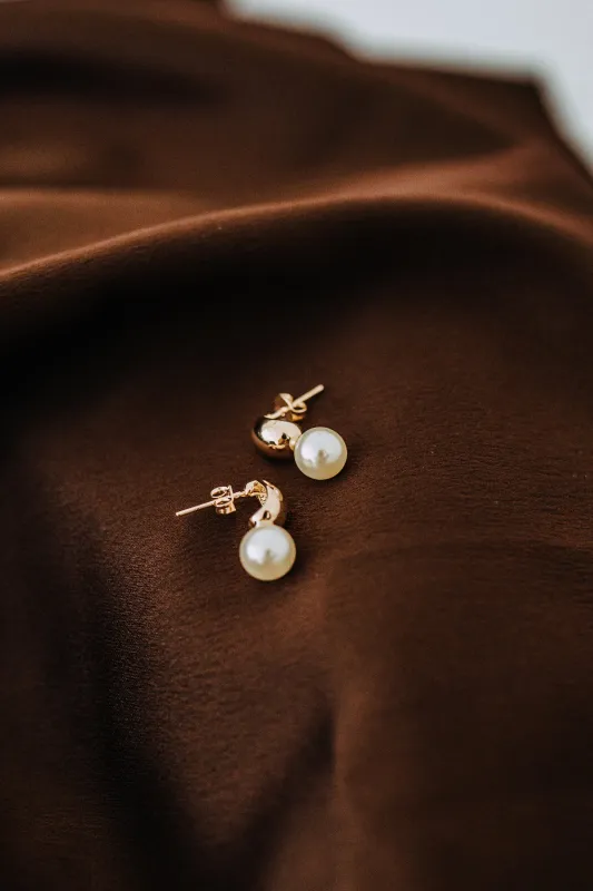 Juliette Pearl Earrings made by Sydney Rose