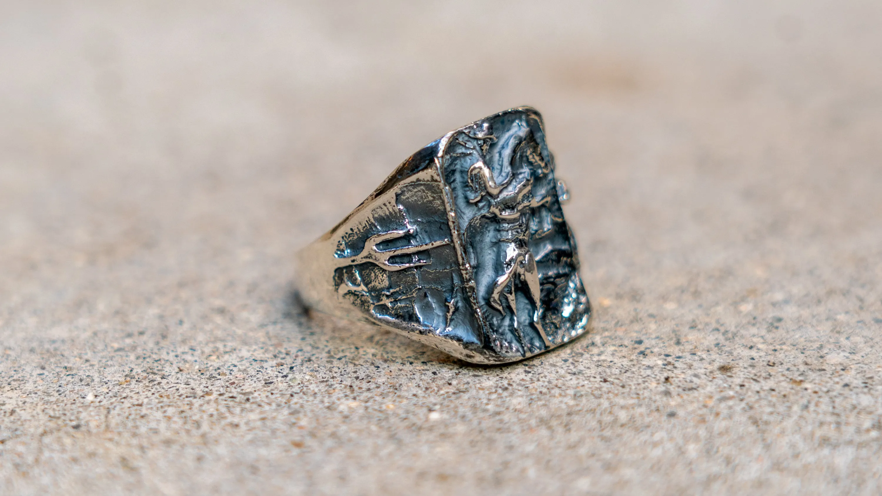 Kilroy Horse Rider Ring sold by Kilroy-VTG product image thumbnail 2