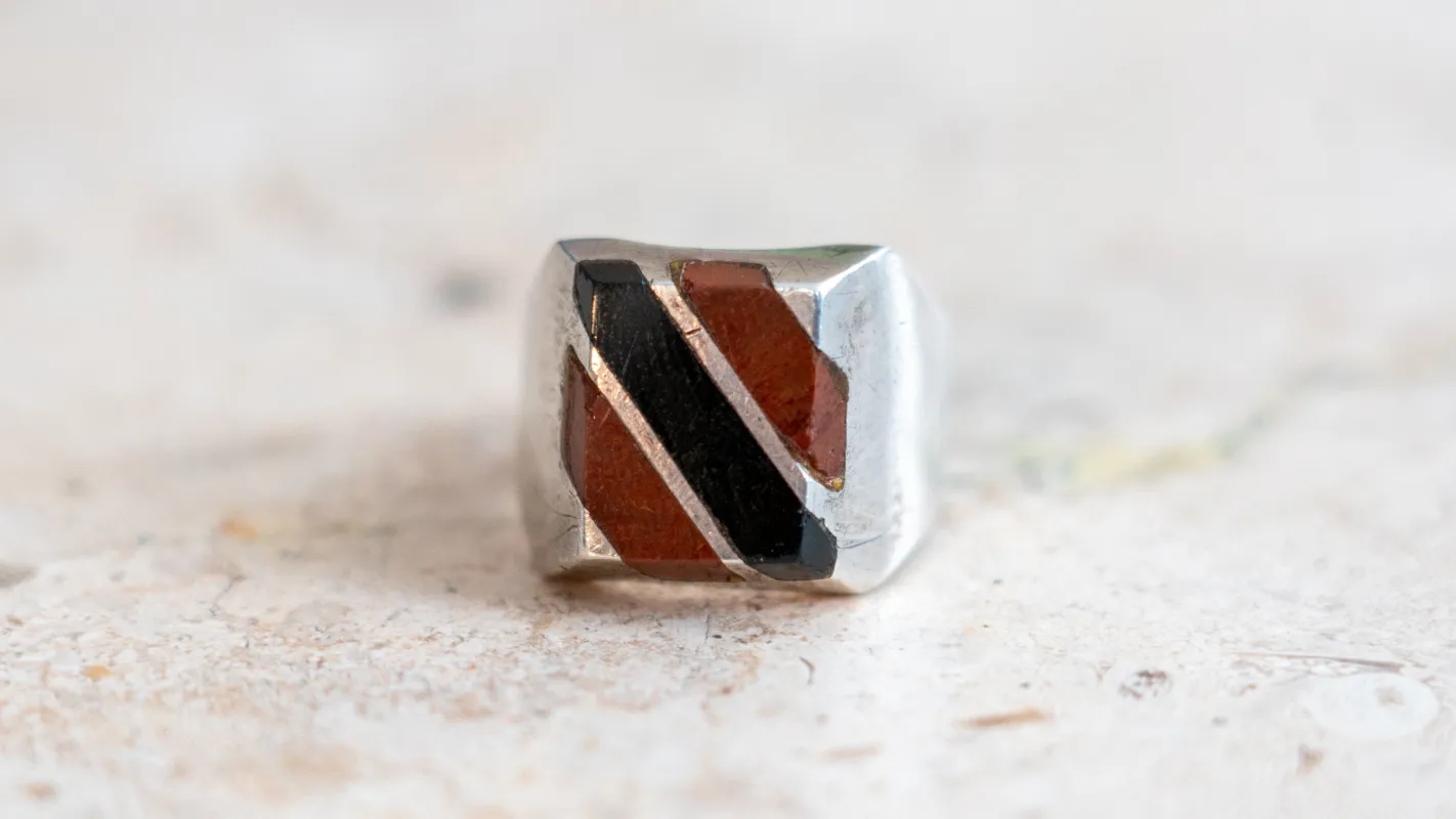 Gold Stone and Onyx 1970s Mexico Duster Ring Size-10.5 made by Kilroy-VTG