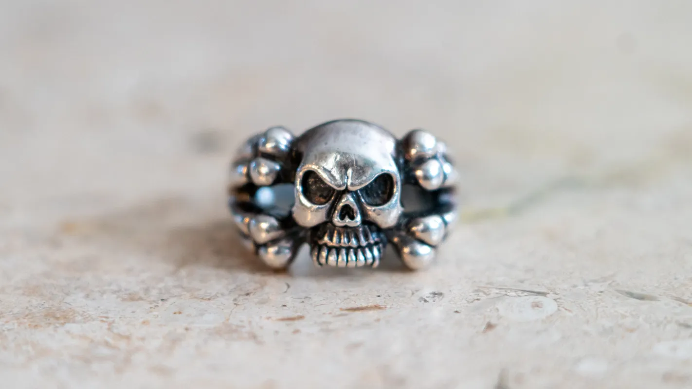 1990s Solid Sterling Large Skull & Cross Bones Size-10.5 made by Kilroy-VTG