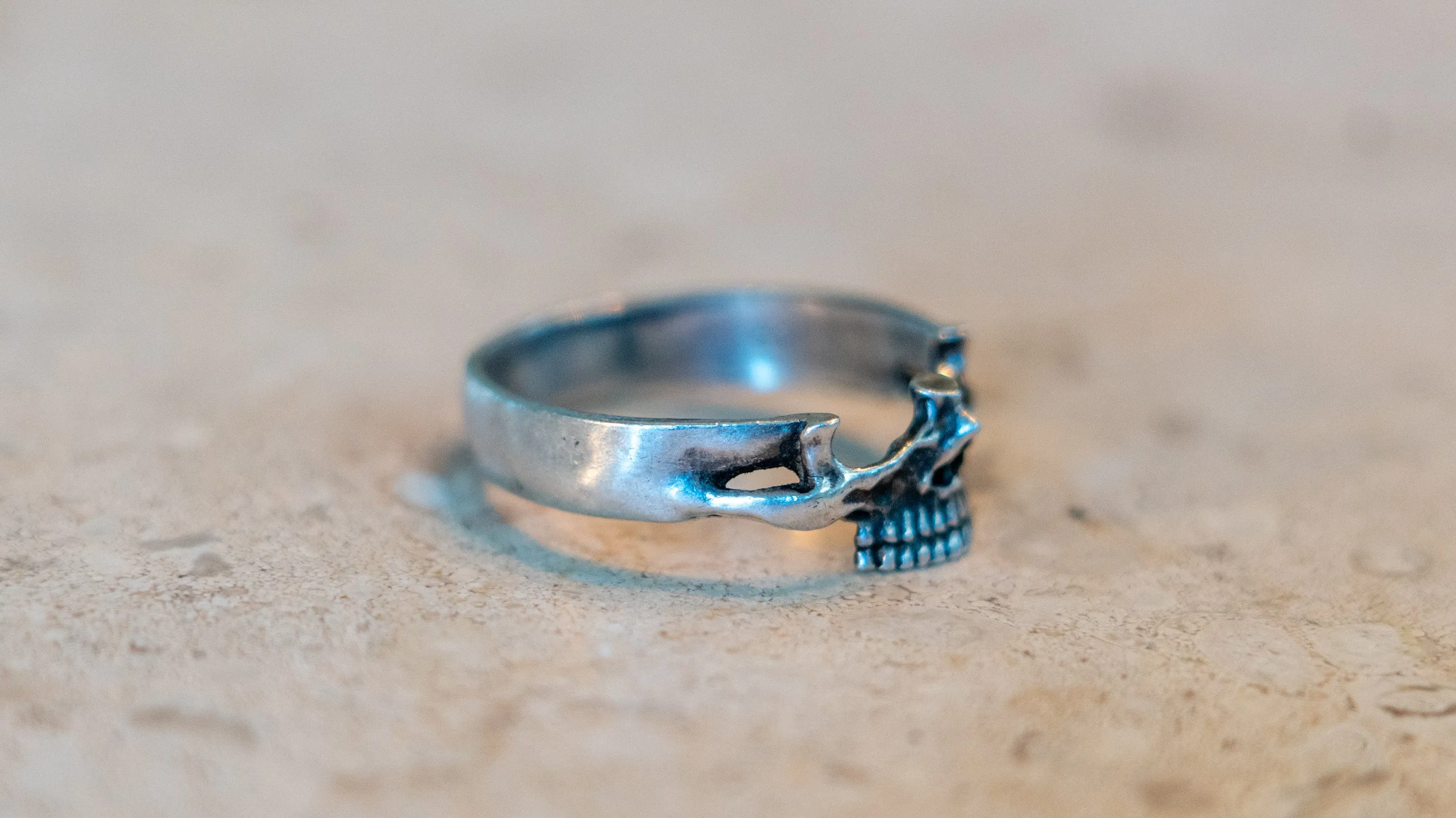 Vintage Half Head Skull Sterling Band Size-14 sold by Kilroy-VTG product image thumbnail 3