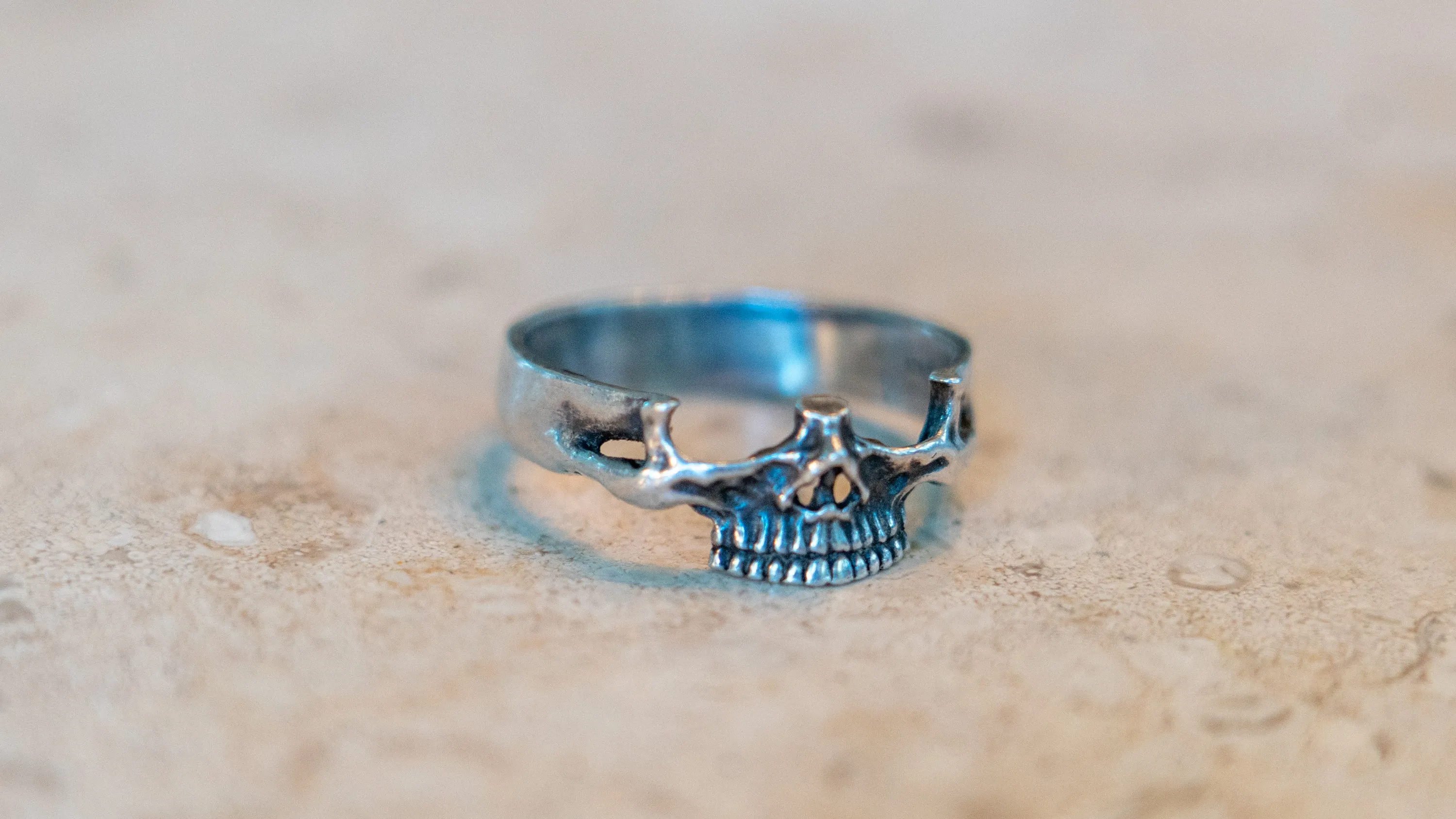Vintage Half Head Skull Sterling Band Size-14 sold by Kilroy-VTG product image thumbnail 2