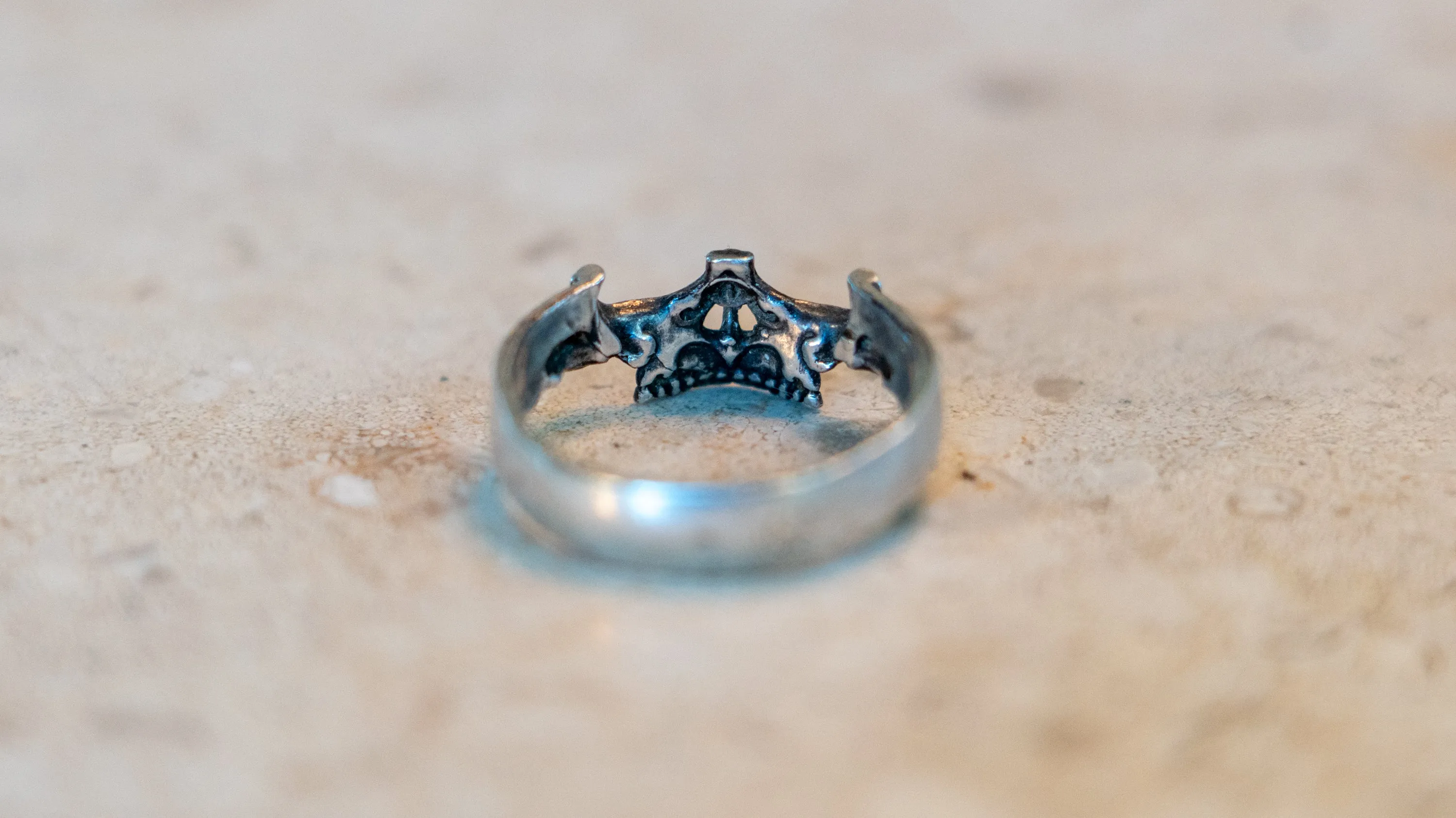 Vintage Half Head Skull Sterling Band Size-14 sold by Kilroy-VTG product image thumbnail 5