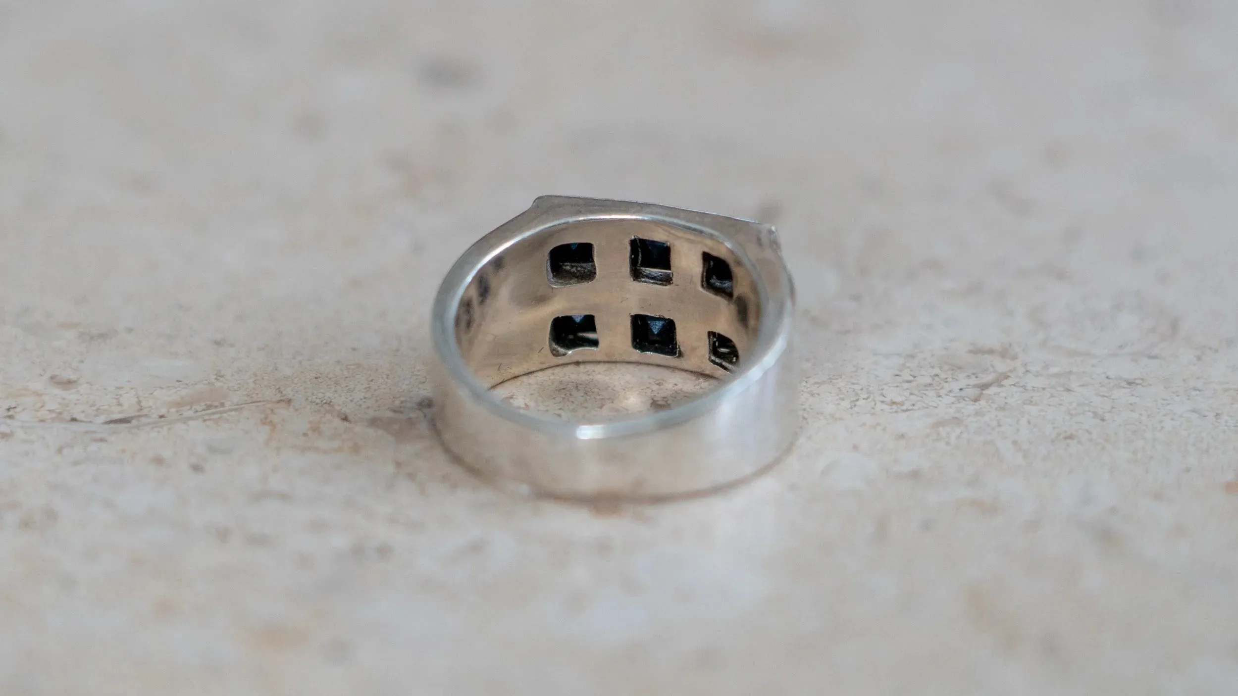 Unique 6 Piece Hematite Inlay Ring Size-11 sold by Kilroy-VTG product image thumbnail 4