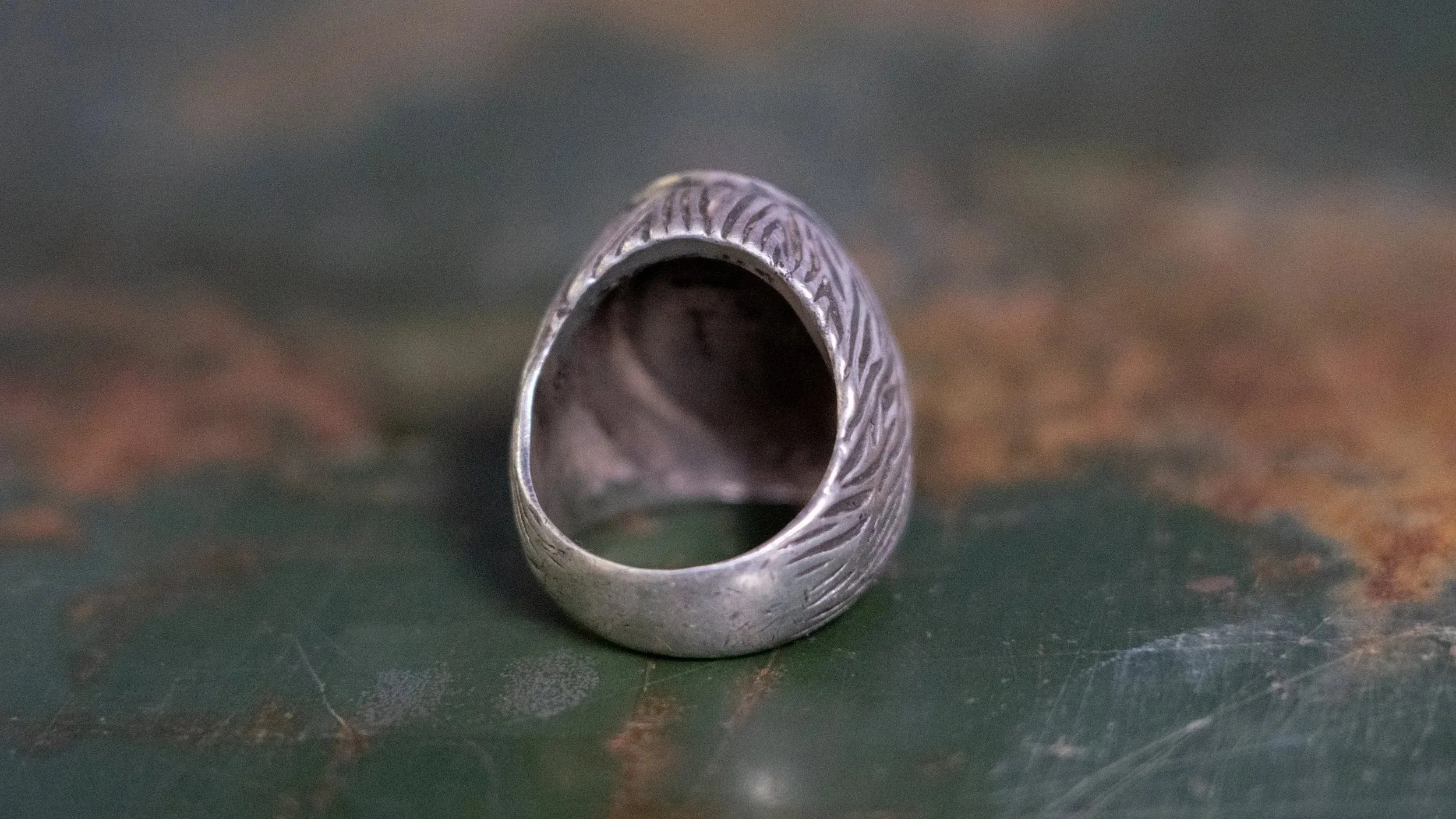 Heavy 1960s Southwestern Oval Inlay Ring Size-9 sold by Kilroy-VTG product image thumbnail 4