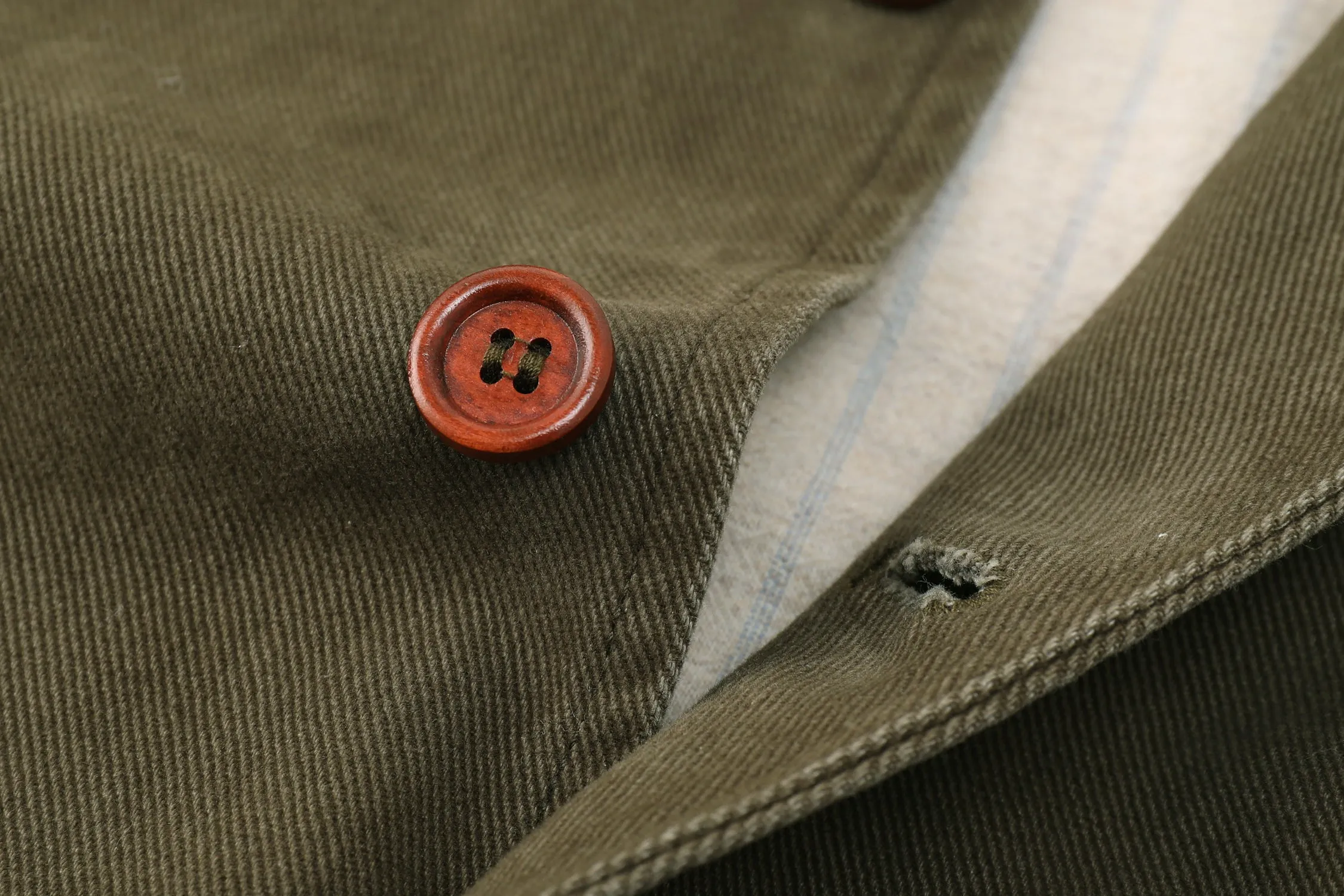 "Le Voyageur" patch trench sold by Passion de L’âme product image thumbnail 5