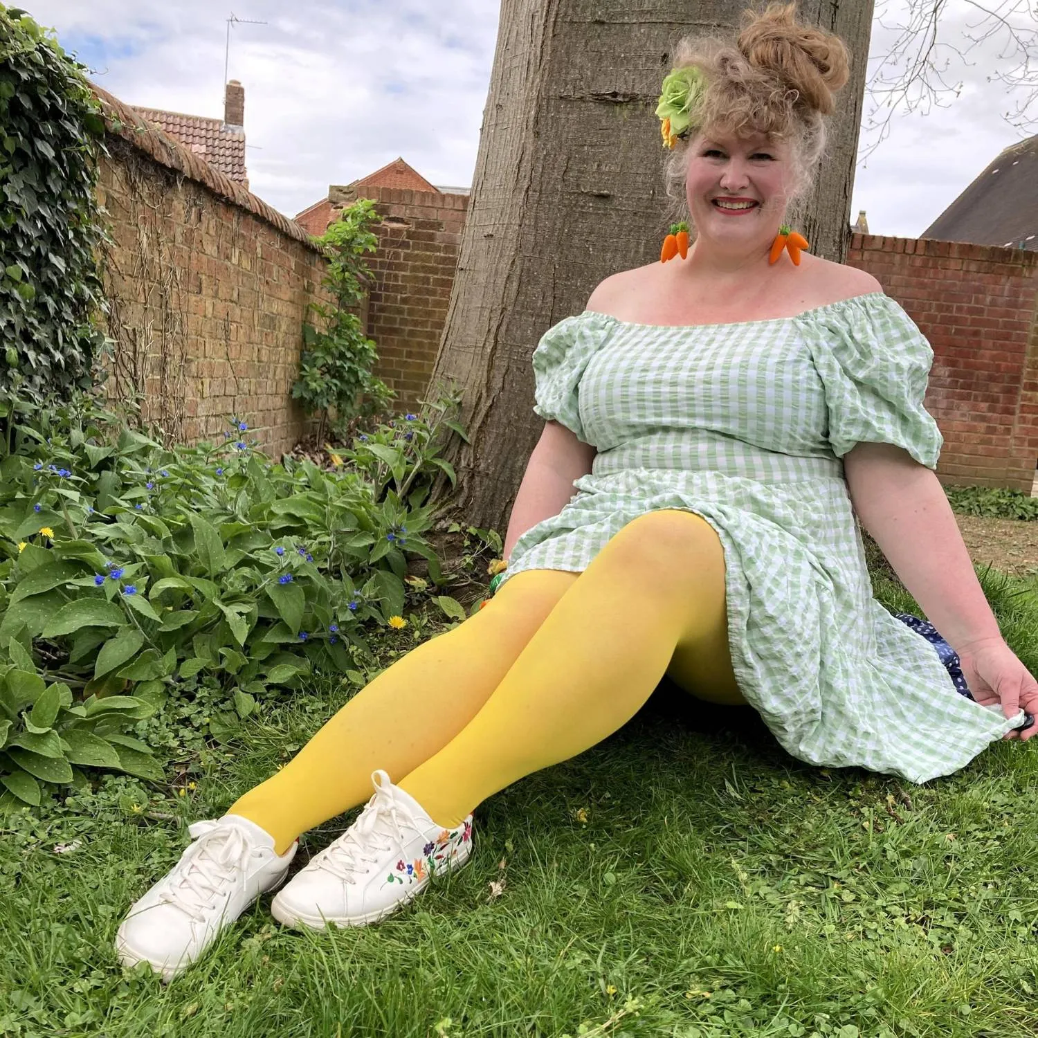 Sheer 30 Den Pantyhose - Lemon sold by Snag Tights product image thumbnail 2