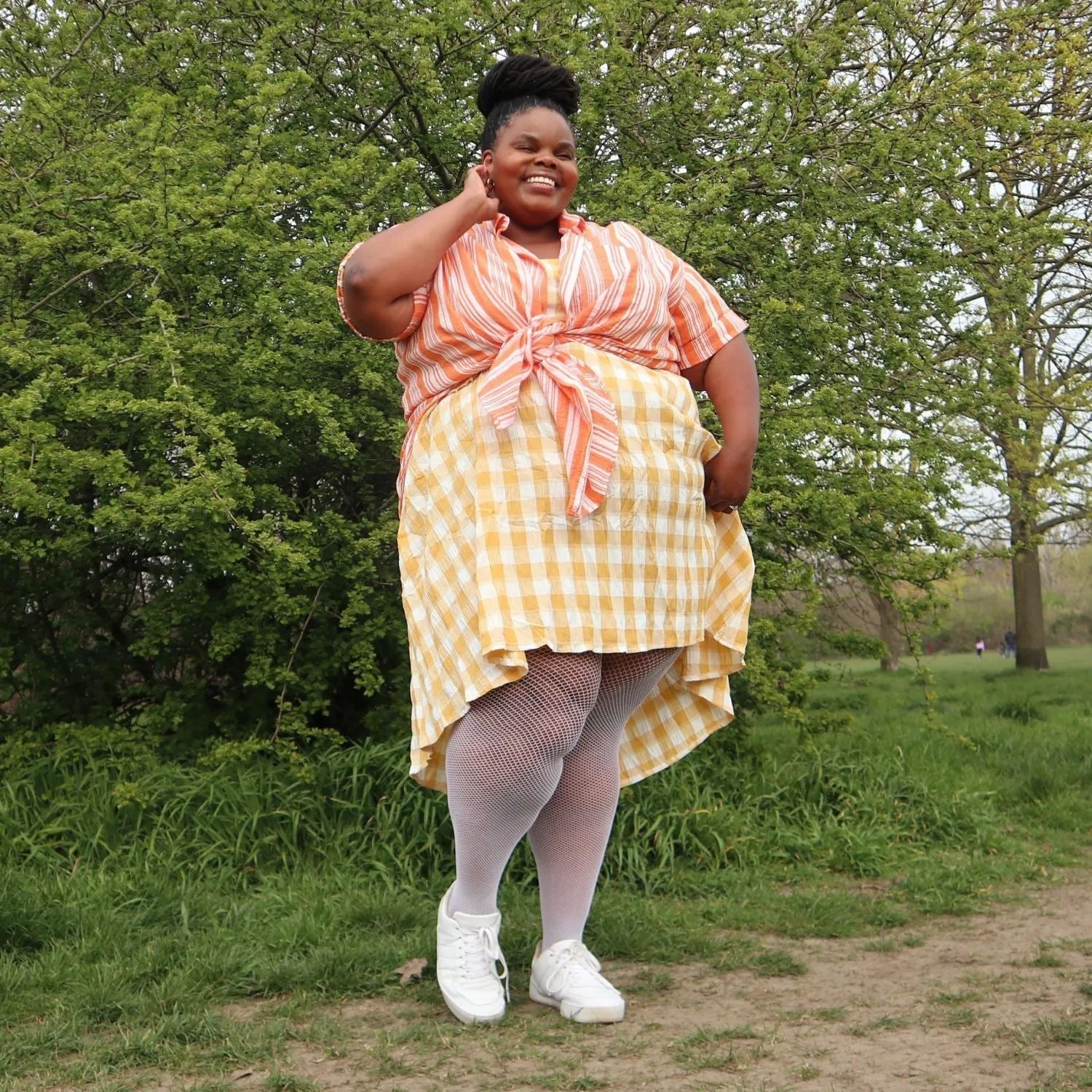 Fishnets sold by Snag Tights product image thumbnail 3