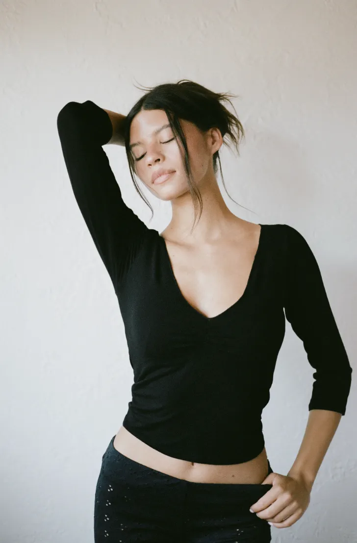THE V-NECK TEE IN BLACK sold by Bella Venice product image thumbnail 2