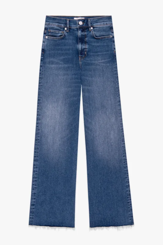 Le Sleek Straight sold by Hills Dry Goods