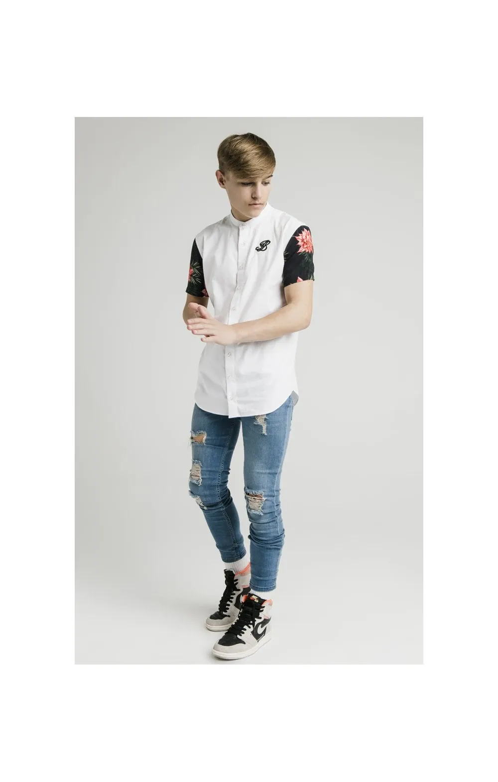 Illusive London S/S Grandad Collar Raglan Shirt - White & Floral sold by Siksilk product image thumbnail 3