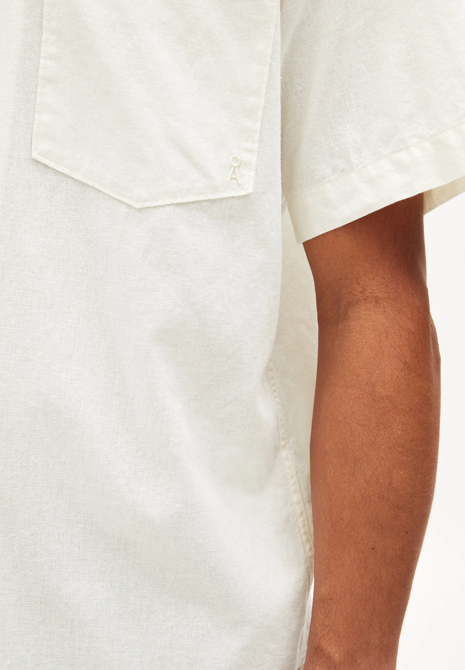 LOVDAAG Linen Shirt sold by Earthkind product image thumbnail 3