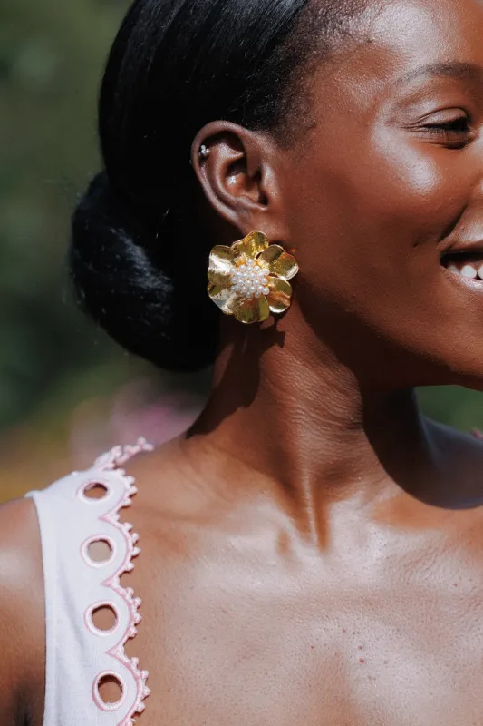Lola Pearl Flower Earrings - Gold made by Petal & Pup
