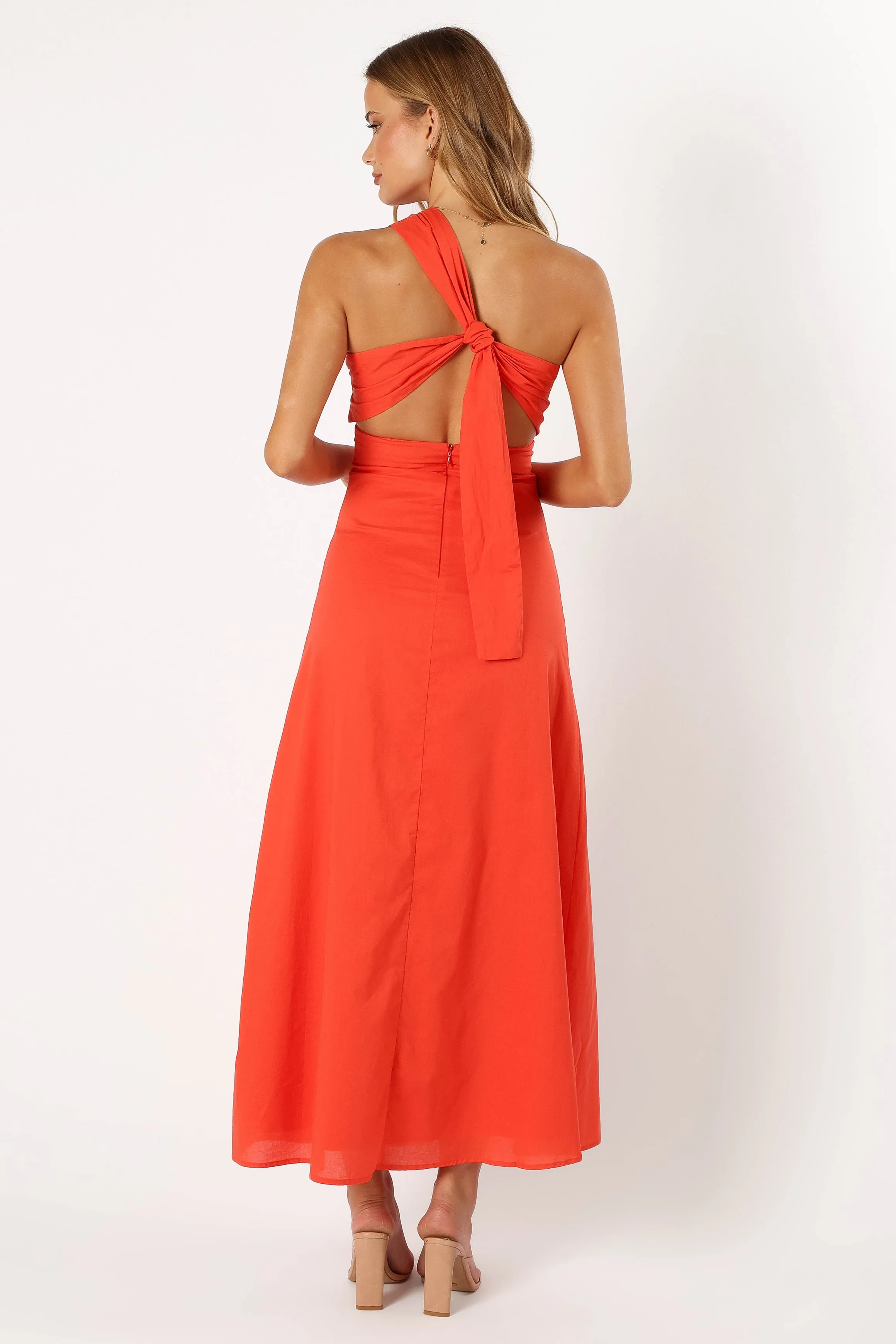 ワンピース overdue flair : 25SS / LOW WAIST CONTRAST MAXI DRESS MONOT Cut Out One Shoulder Maxi Dress in White | FWRD