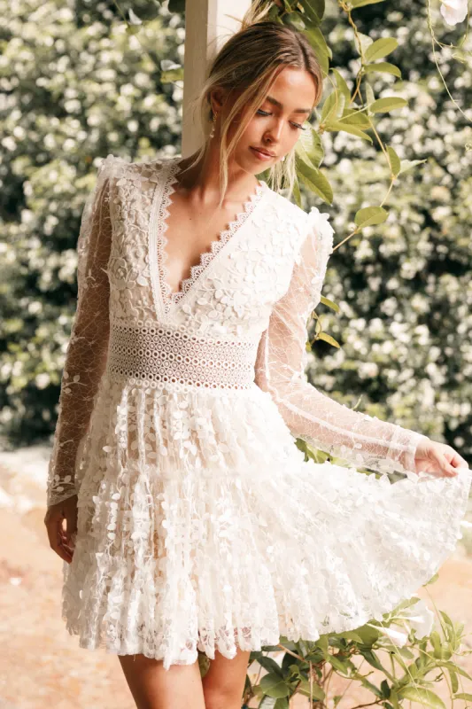 【直営・関税送料込】Lace mini dress in d Exquisite Sultry Lace Bustier Wrap Bodycon Mini Dress | Windsor