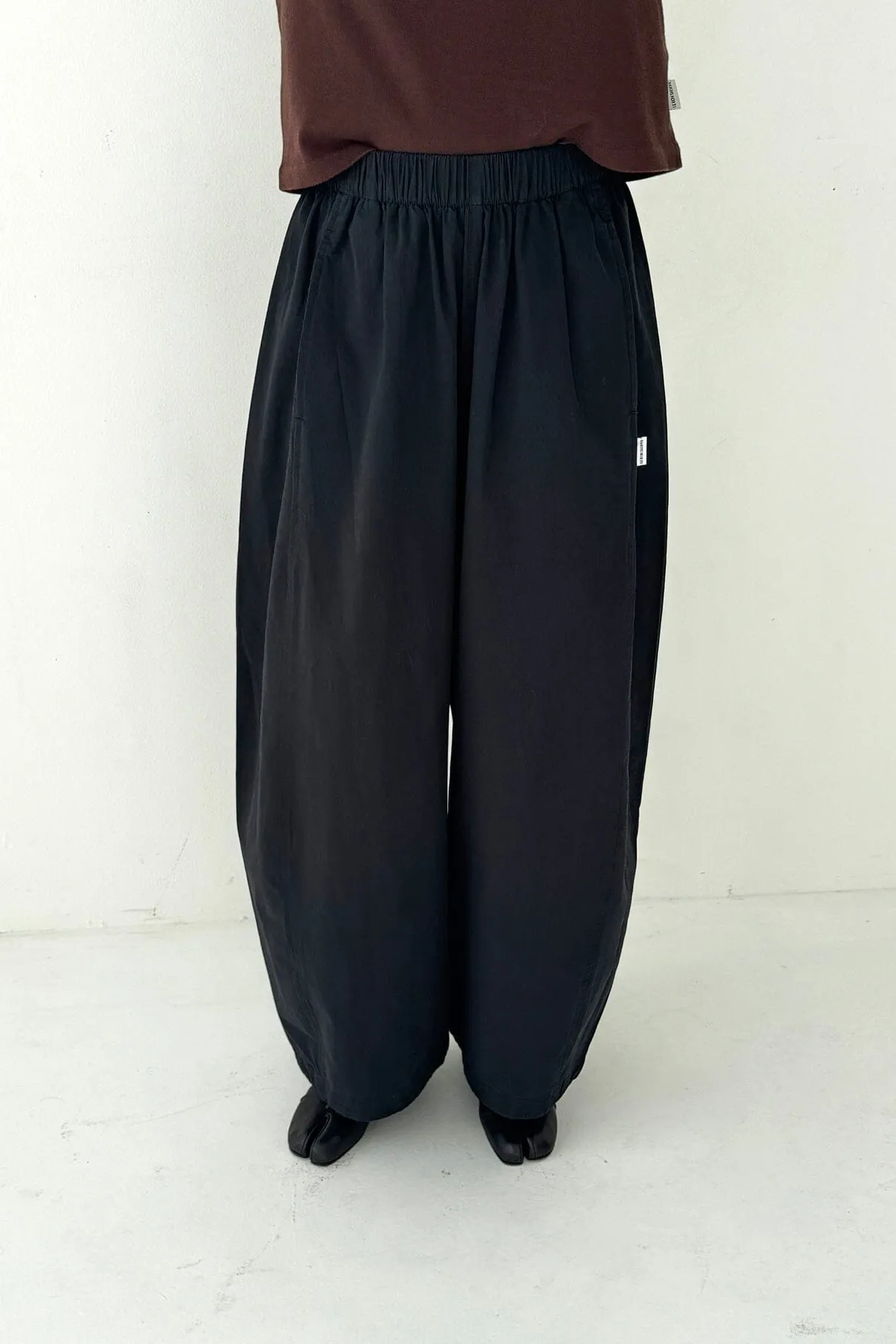 Parachute Pants - BLACK sold by Maelu
